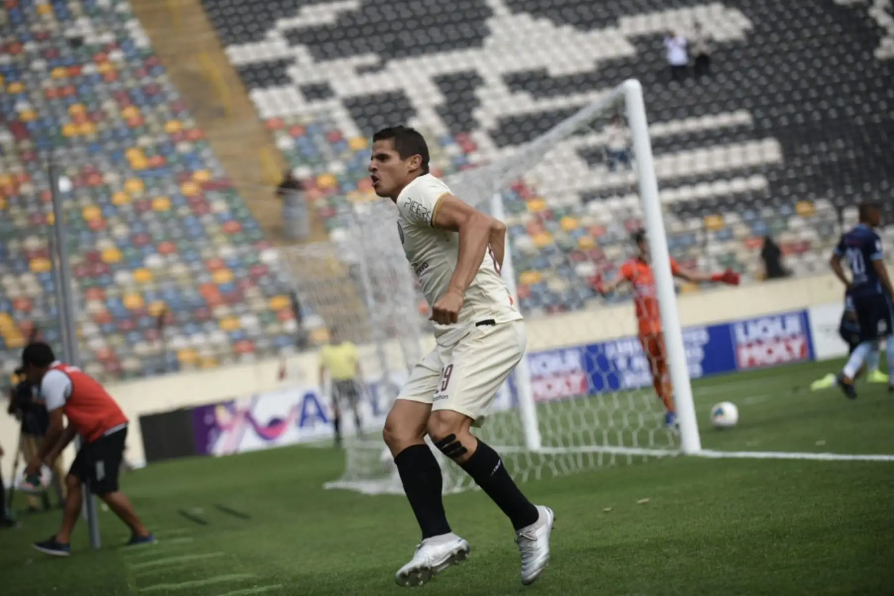 Con gol de Aldo Corzo,  Universitario gana 1 a 0 al Real Garcilaso , por la última fecha de la Liga 1 Clausura.
Foto:Twitter Movistar Liga