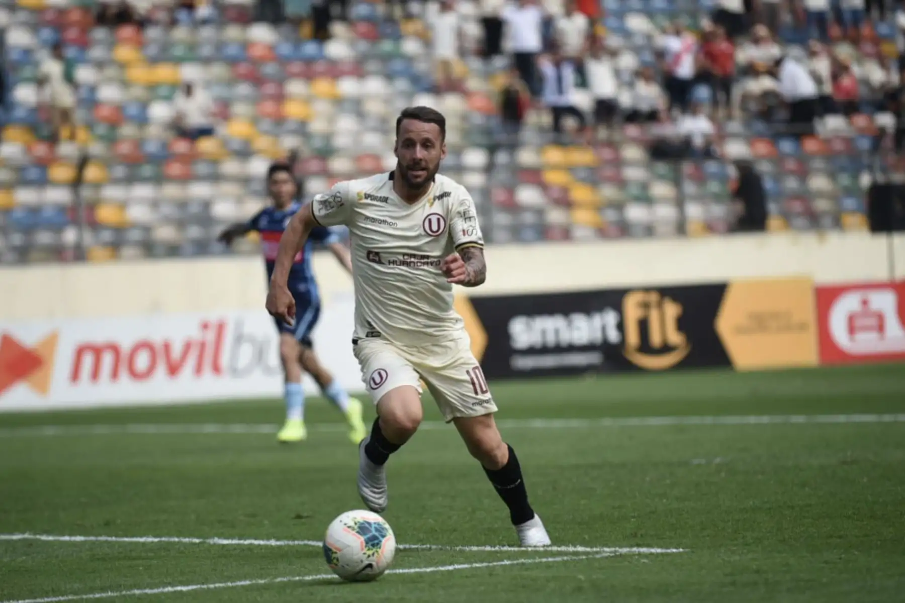 Pablo Lavandeira de Universitario, en el partido que juega ante Real Garcilaso por la última fecha de la Liga 1 Clausura.
Foto:Twitter Movistar Liga