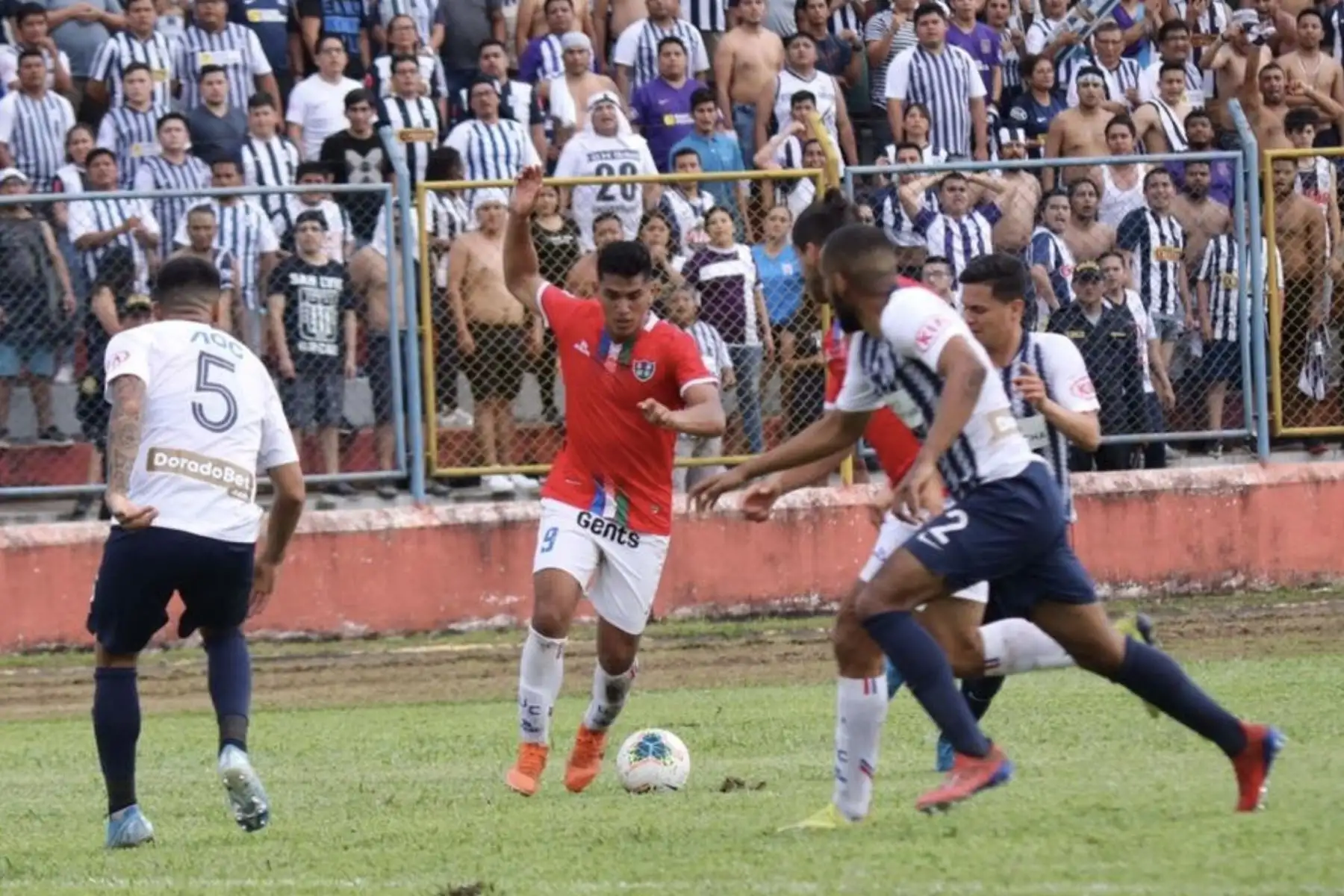 Alianza Lima derrotó 3-2 a Unión Comercio en Moyobamba y se proclamó ganador del Torneo Clausura en la última jornada.
Foto:Twitter Movistar Liga 1