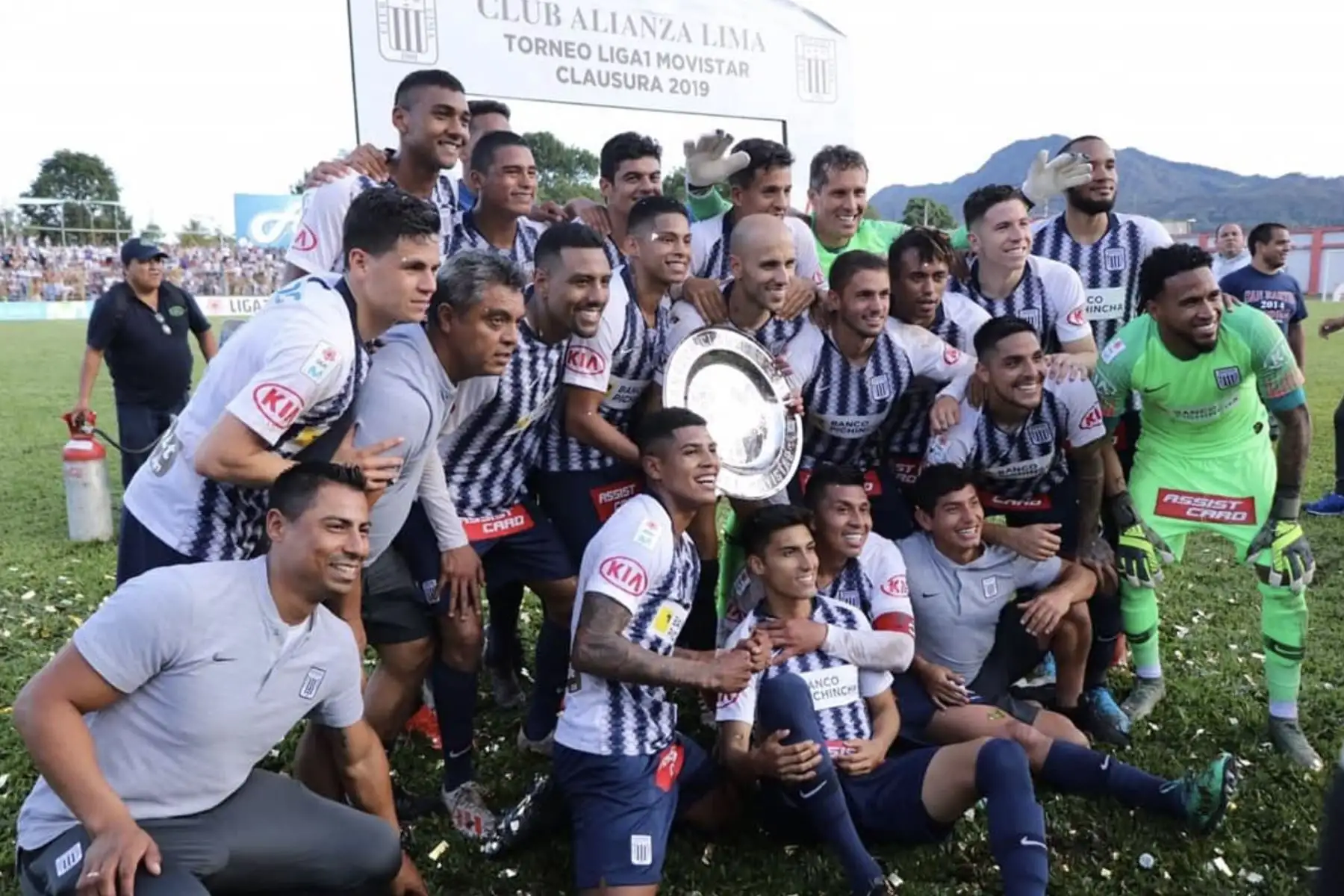 Alianza Lima  celebra al derrotar 3-2 a Unión Comercio en Moyobamba y se proclama ganador del Torneo Clausura.
Foto:Twitter Movistar Liga 1