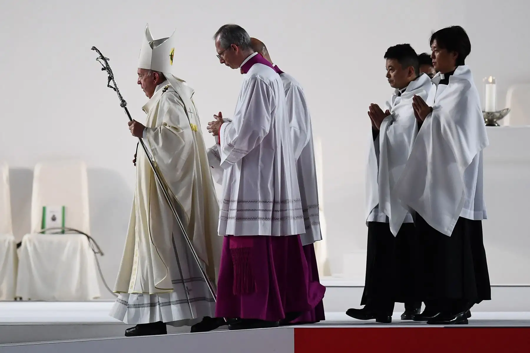 Miles de personas asisten a una misa organizada por el Papa Francisco en el estadio Tokyo Dome en Japón. Foto: AFP