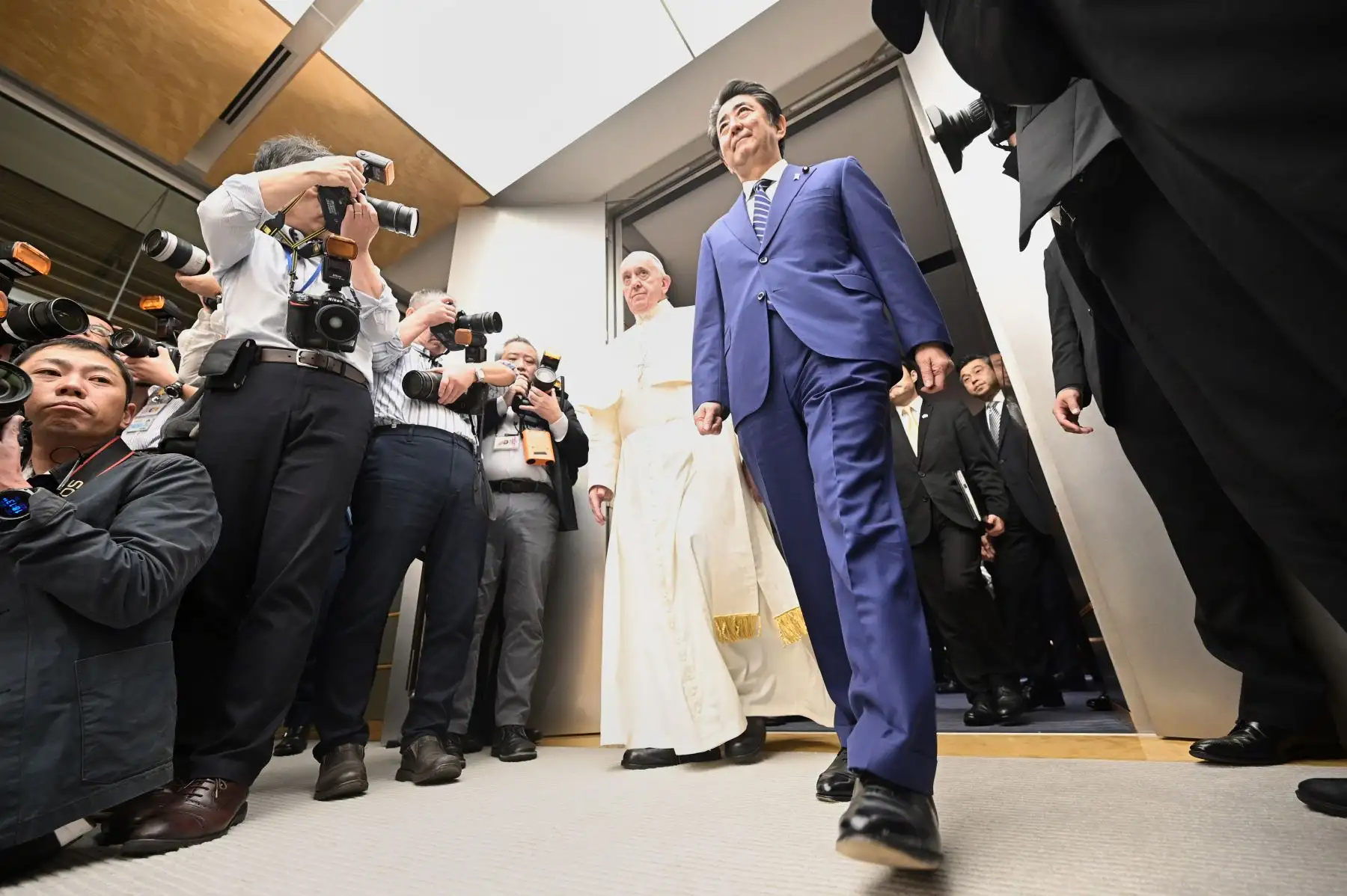 El Papa Francisco se reúne con el primer ministro de Japón, Shinzo Abe en Tokio. Foto: AFP