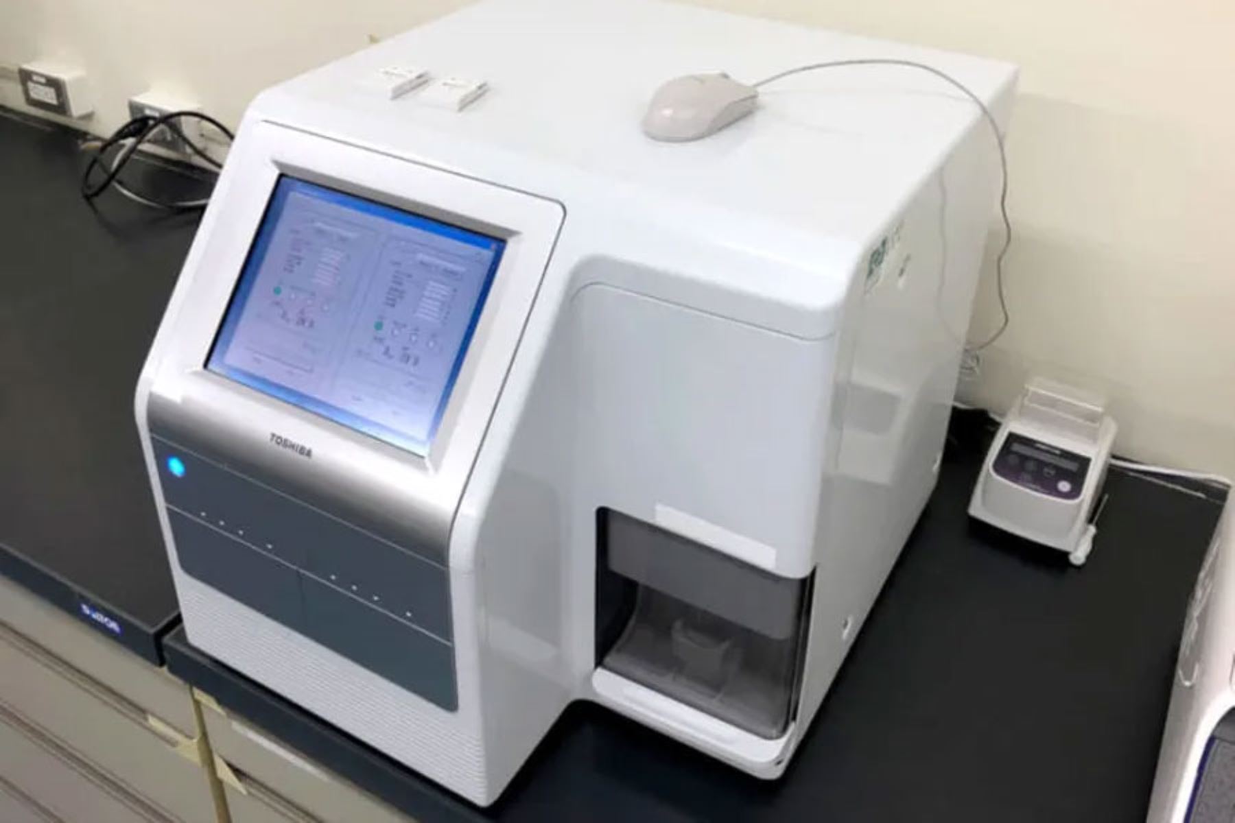 Esta herramienta de detección analiza las micromoléculas de ácido ribonucleico (o micro-ARN) de esa gota de sangre
