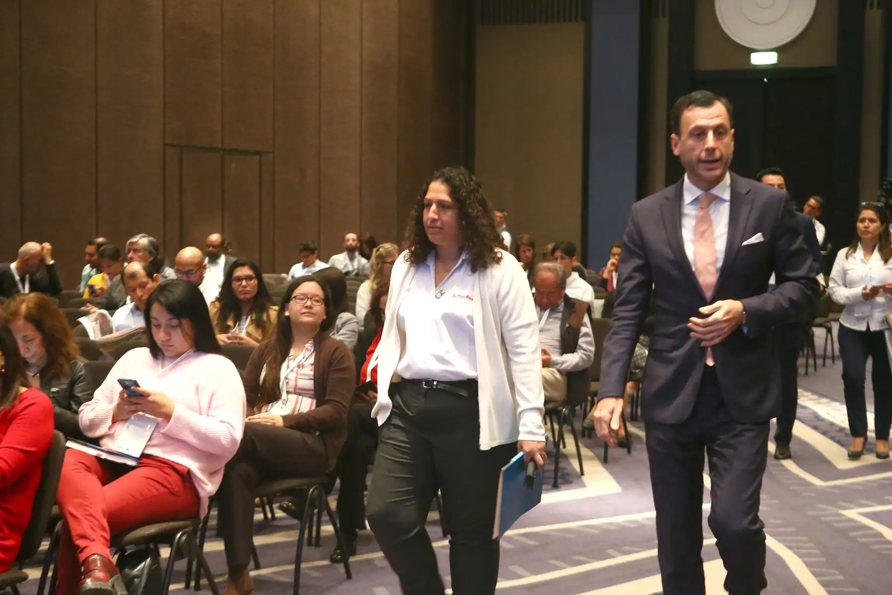 Ministra de Ambiente,Fabiola Muñoz y el embajador de la Unión Europea en Perú, Diego Mellado participan en la inauguración del Foro Internacional"Economía Circular,Ciudades,Agricultura,Pesca y Acuicultura ".
Foto:ANDINA/Héctor Vinces.