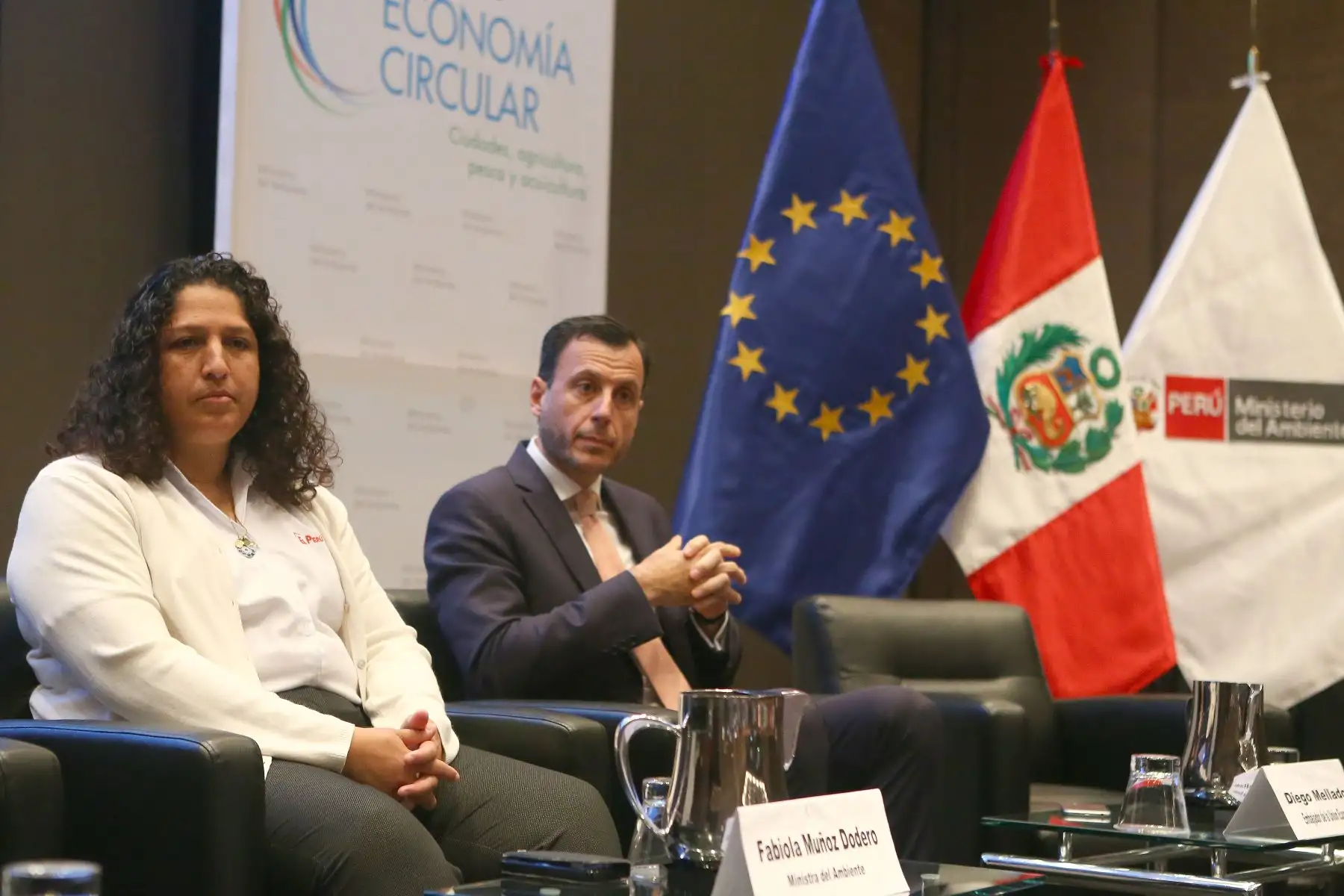 Ministra de Ambiente,Fabiola Muñoz y el embajador de la Unión Europea en Perú, Diego Mellado participan en la inauguración del Foro Internacional"Economía Circular,Ciudades,Agricultura,Pesca y Acuicultura ".
Foto:ANDINA/Héctor Vinces.