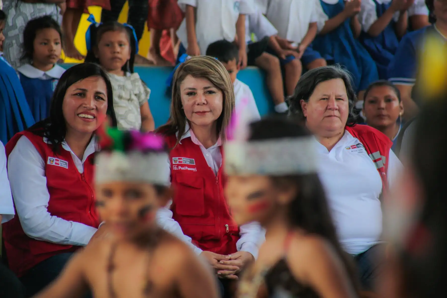 Titulares del Minsa, Elizabeth Hinostroza; Minedu, Flor Pablo y Midis, Ariela Luna Florez supervisan acciones de prevención y control del dengue en Madre de Dios.
Foto: Cortesía Minsa