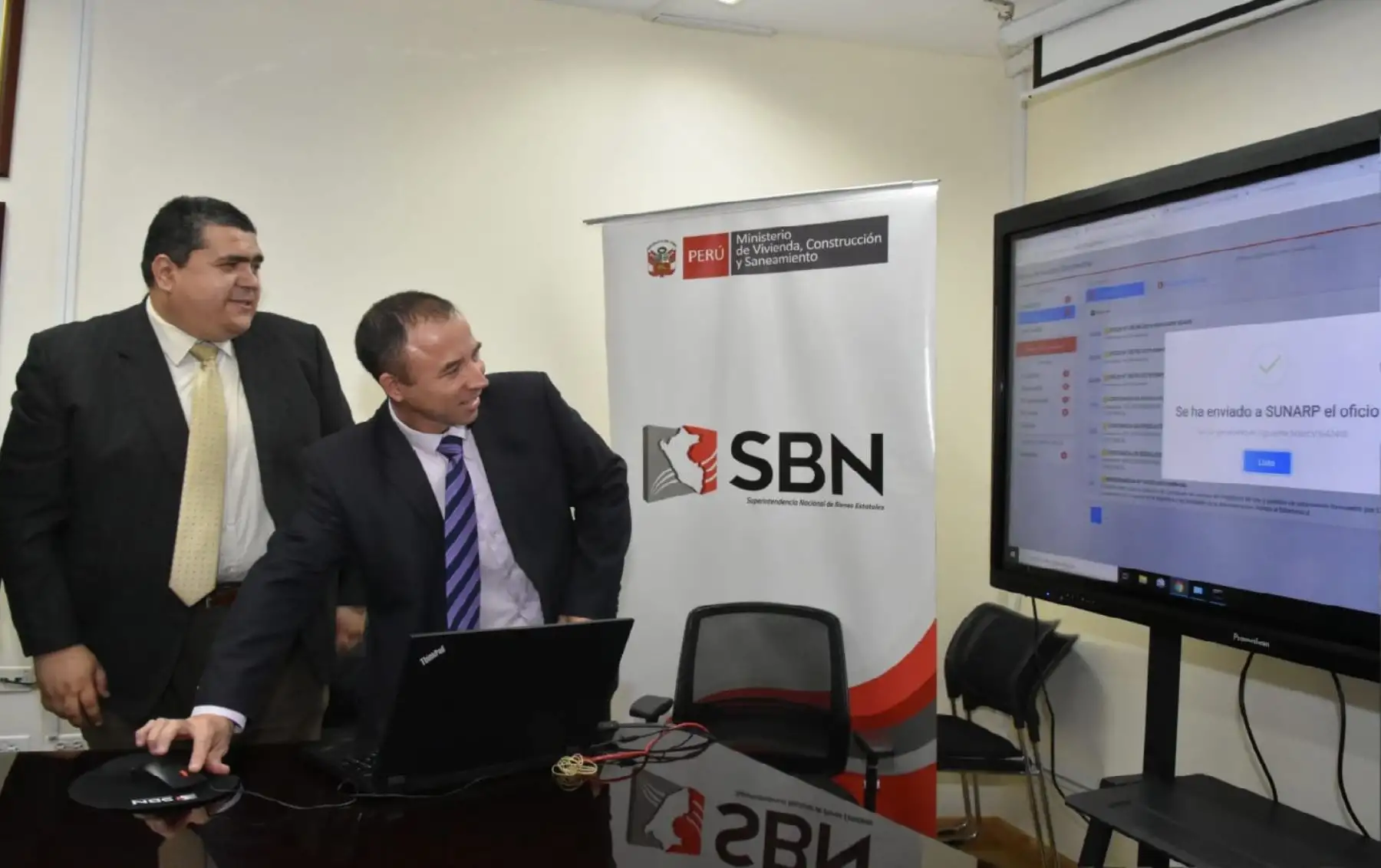 Viceministro de Vivienda y Urbanismo,David Ramos y el Superintendente de la SBN Armando Subauste.