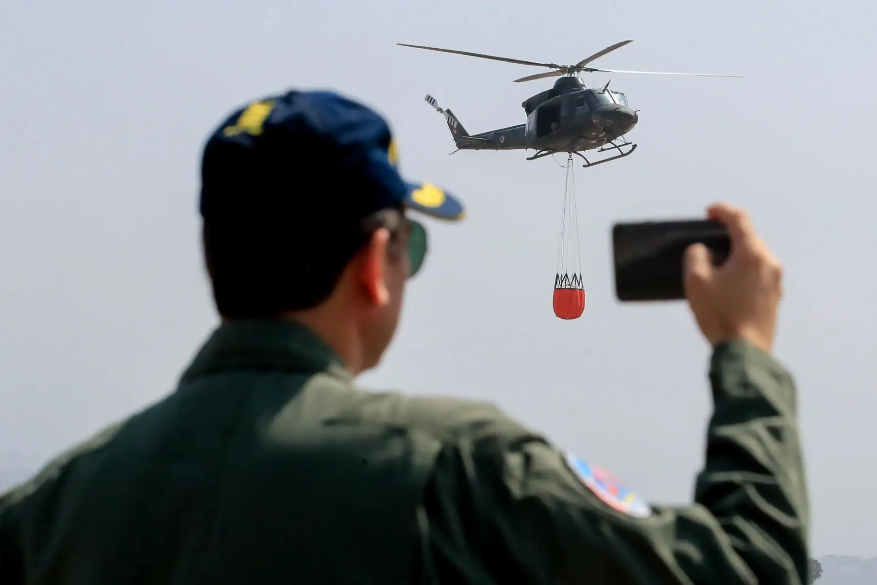 Presentación de nuevos equipos de la Fuerza Aérea del Perú para combatir incendios forestales y para el rescate de personas en la base Las Palmas.     


Foto: Andina/Juan Carlos Guzmán Negrini