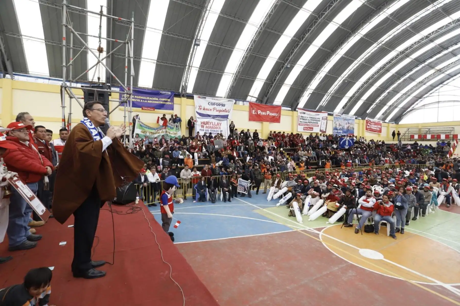 El presidente Vizcarra entrega más de 3 600 títulos de propiedad a las familias de Pasco, quienes ahora contarán con la seguridad jurídica de sus inmuebles.
Foto: ANDINA/Prensa Presidencia
