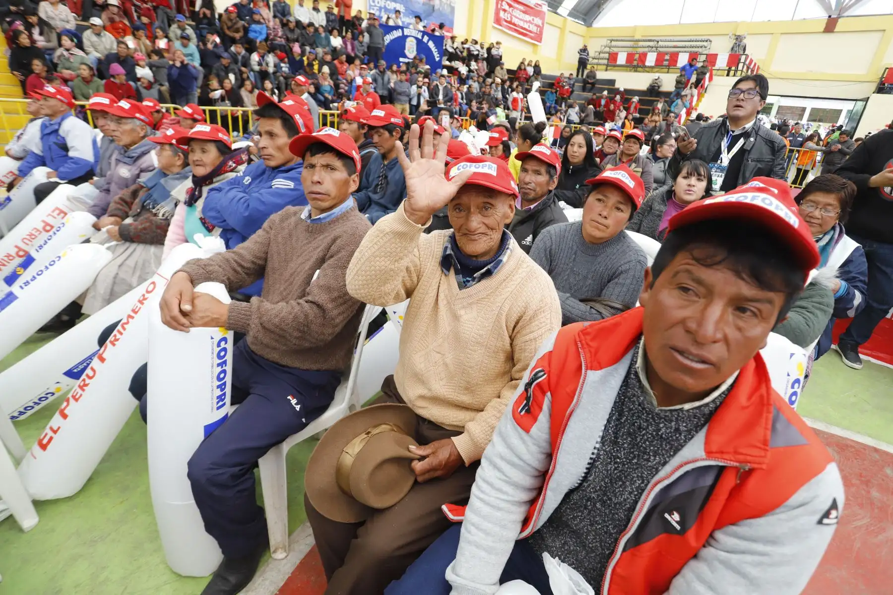El presidente Vizcarra entrega más de 3 600 títulos de propiedad a las familias de Pasco, quienes ahora contarán con la seguridad jurídica de sus inmuebles.
Foto: ANDINA/Prensa Presidencia