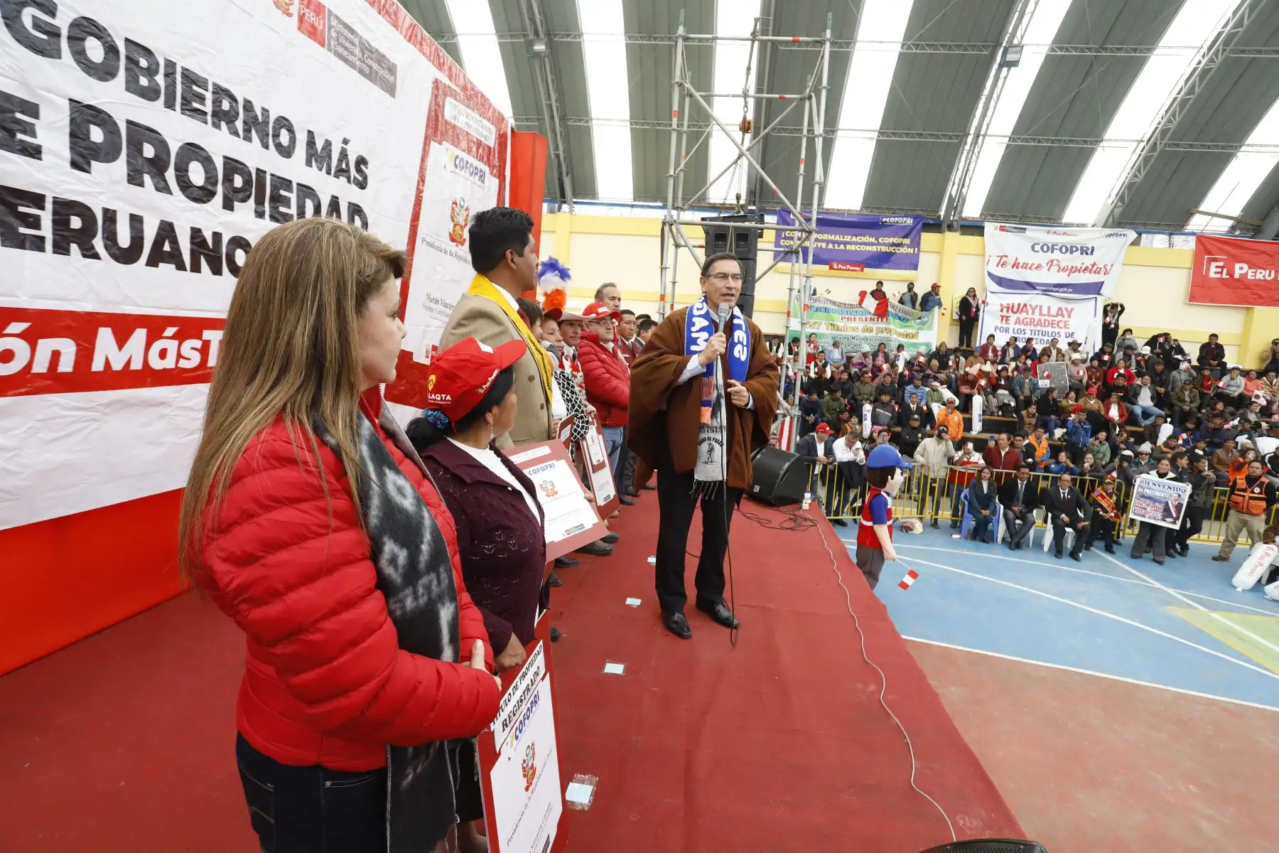 El presidente Vizcarra entrega más de 3 600 títulos de propiedad a las familias de Pasco, quienes ahora contarán con la seguridad jurídica de sus inmuebles.
Foto: ANDINA/Prensa Presidencia