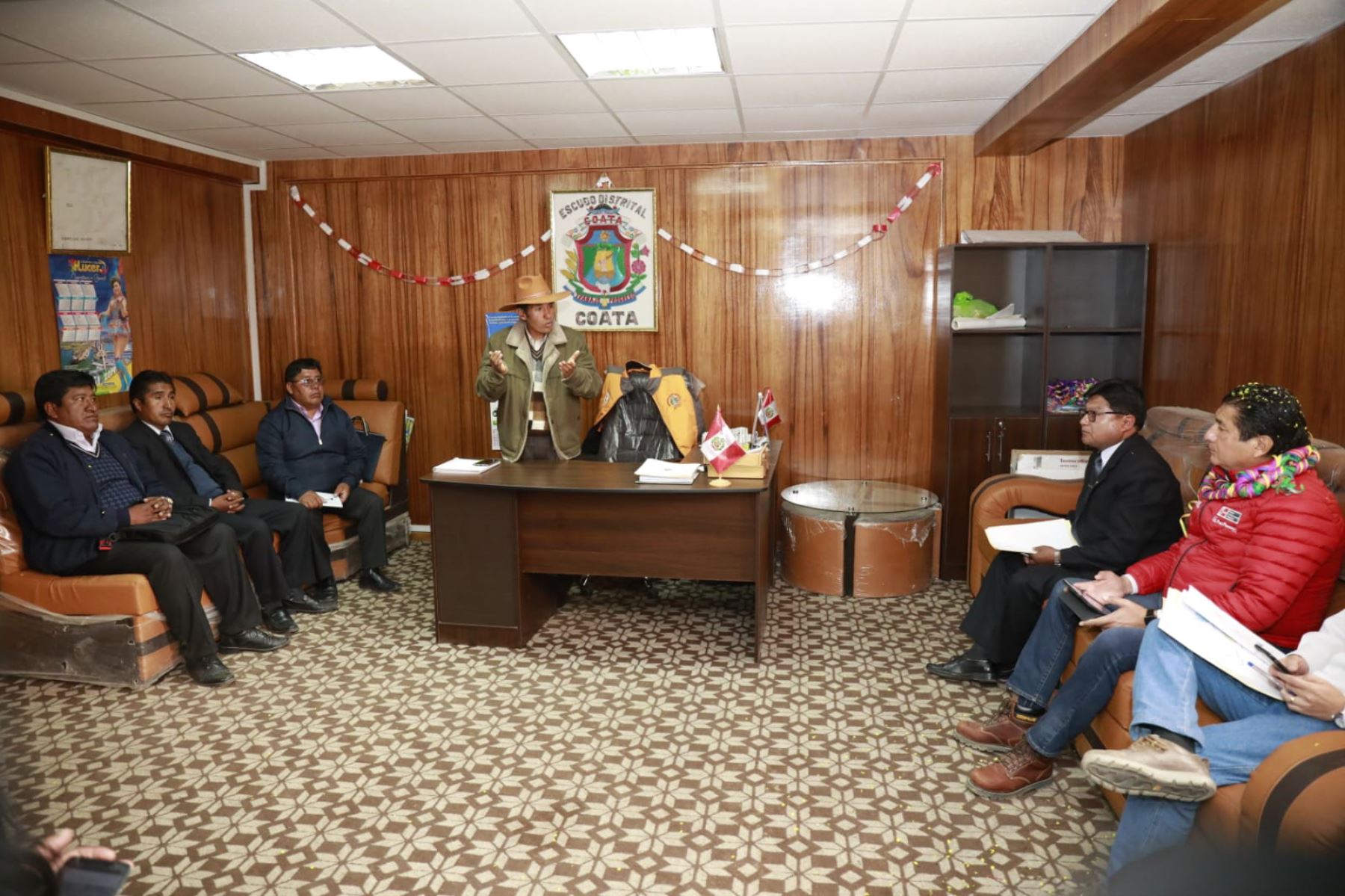 El ministro de Vivienda, Construcción y Saneamiento, Rodolfo Yáñez, se reunió con los alcaldes de los distritos de Coata, Huata, Capachica y Caracoto y el gobernador regional de Puno.