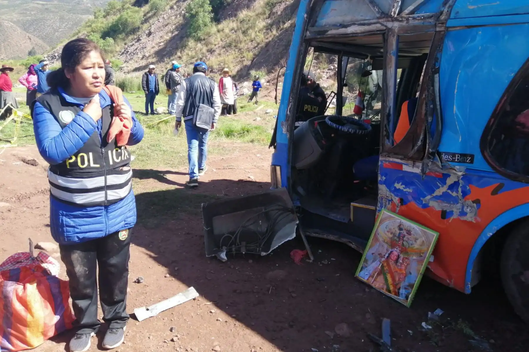El bus de placa B7G-962, perteneciente a la empresa de transporte interprovincial Power, llevaba a una delegación de escolares de una institución educativa de la provincia de Ayaviri, región Puno, y a otros pasajeros. ANDINA/Percy Hurtado Santillán