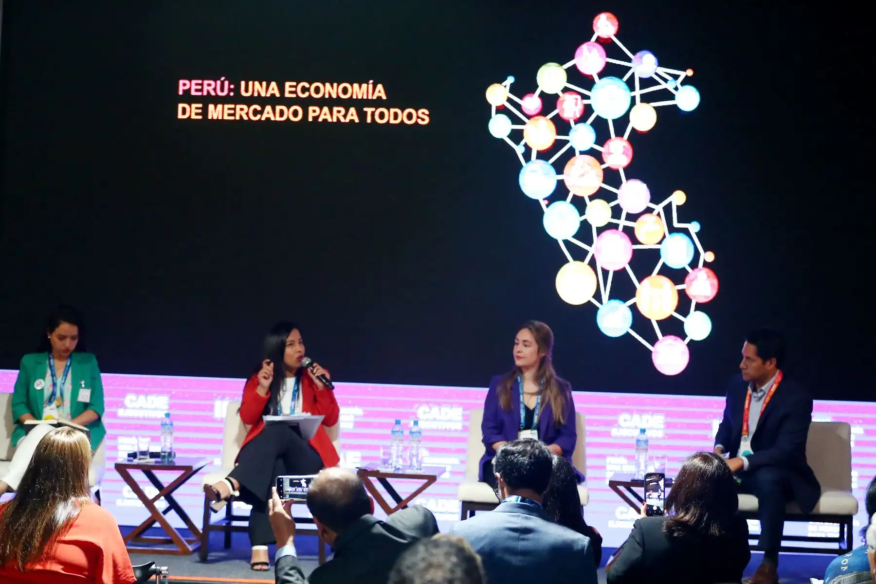 Etica en los partidos políticos, tratan el tema: Lillian Alvarado, Candidata al Congreso de la República por el Partido Popular Cristiano; Flor Meza, Candidata al Congreso de la República por Fuerza Popular; Úrsula Moscoso, Candidata al Congreso de la República por el Partido Morado.  Foto: ANDINA/Melina Mejía