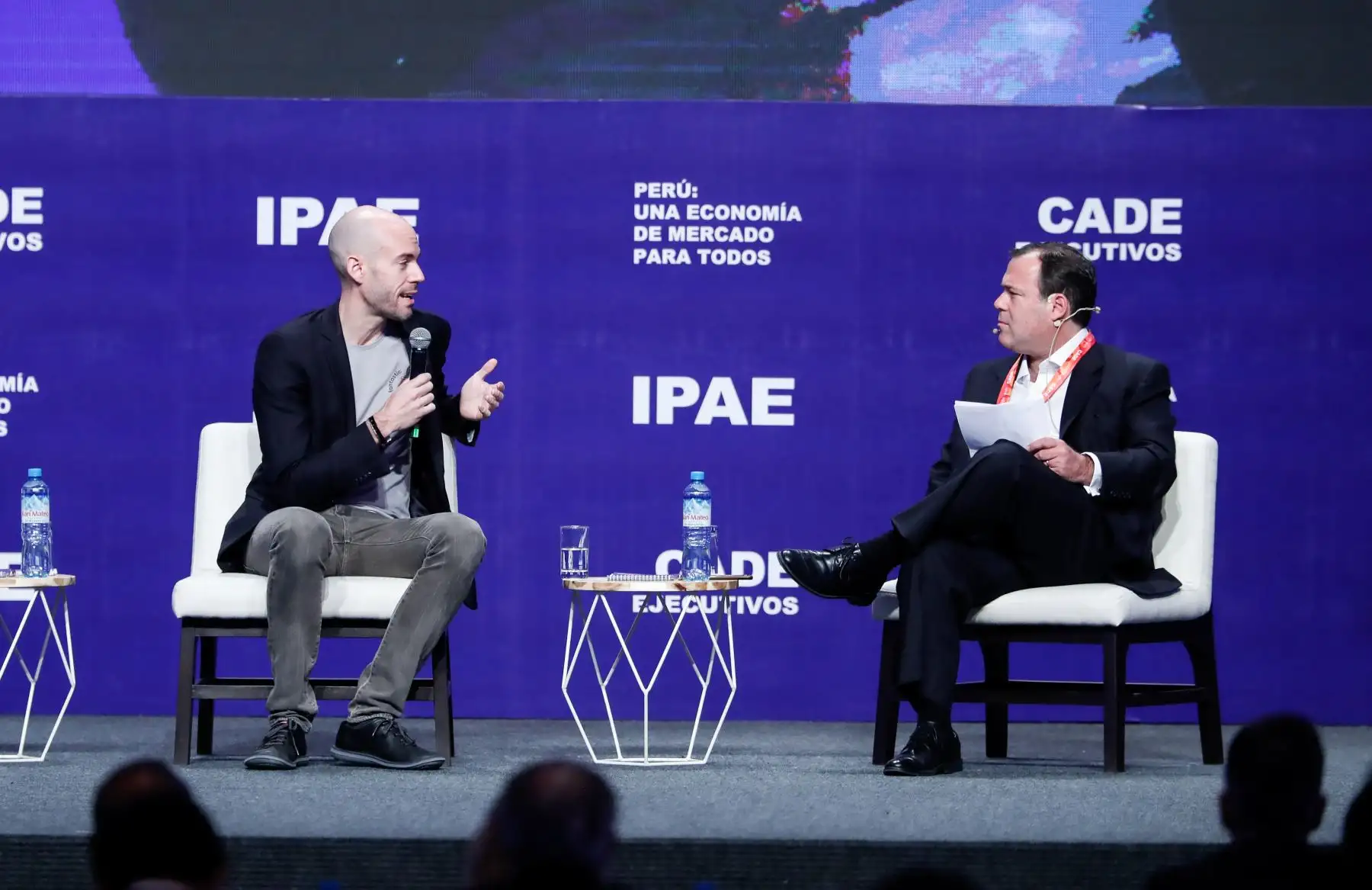 Juan De Antonio Rubio, CEO de Cabify Mundial y Mario Guiffra, conductor del Programa Mundo Empresarial de Canal N. Foto: ANDINA/Renato Pajuelo