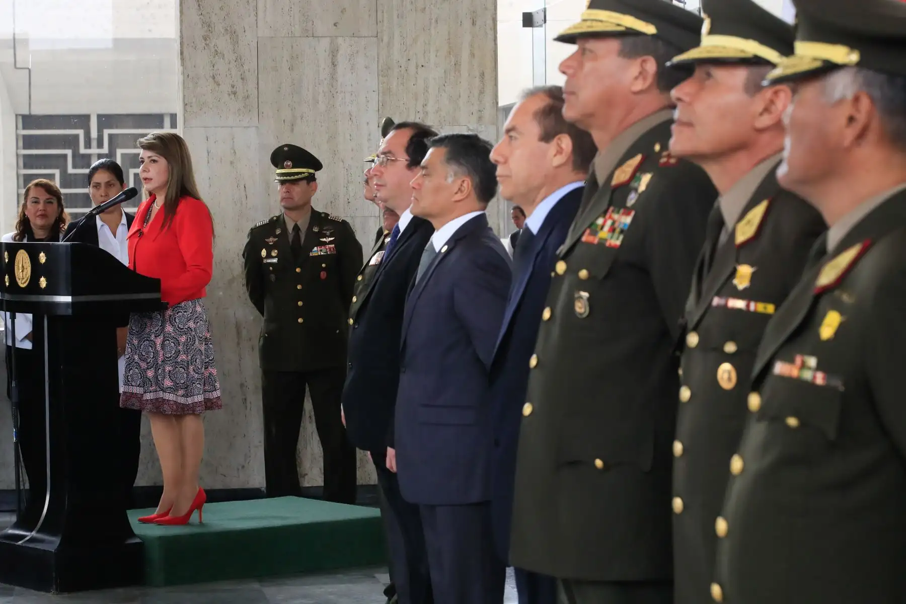 La ministra de Salud María Hinostroza y el ministro de Defensa Walter Martos presidieron ceremonia de graduación de soldados capacitados en salud pública en el Cuartel General del Ejército.      


Foto: Andina/Juan Carlos Guzmán Negrini