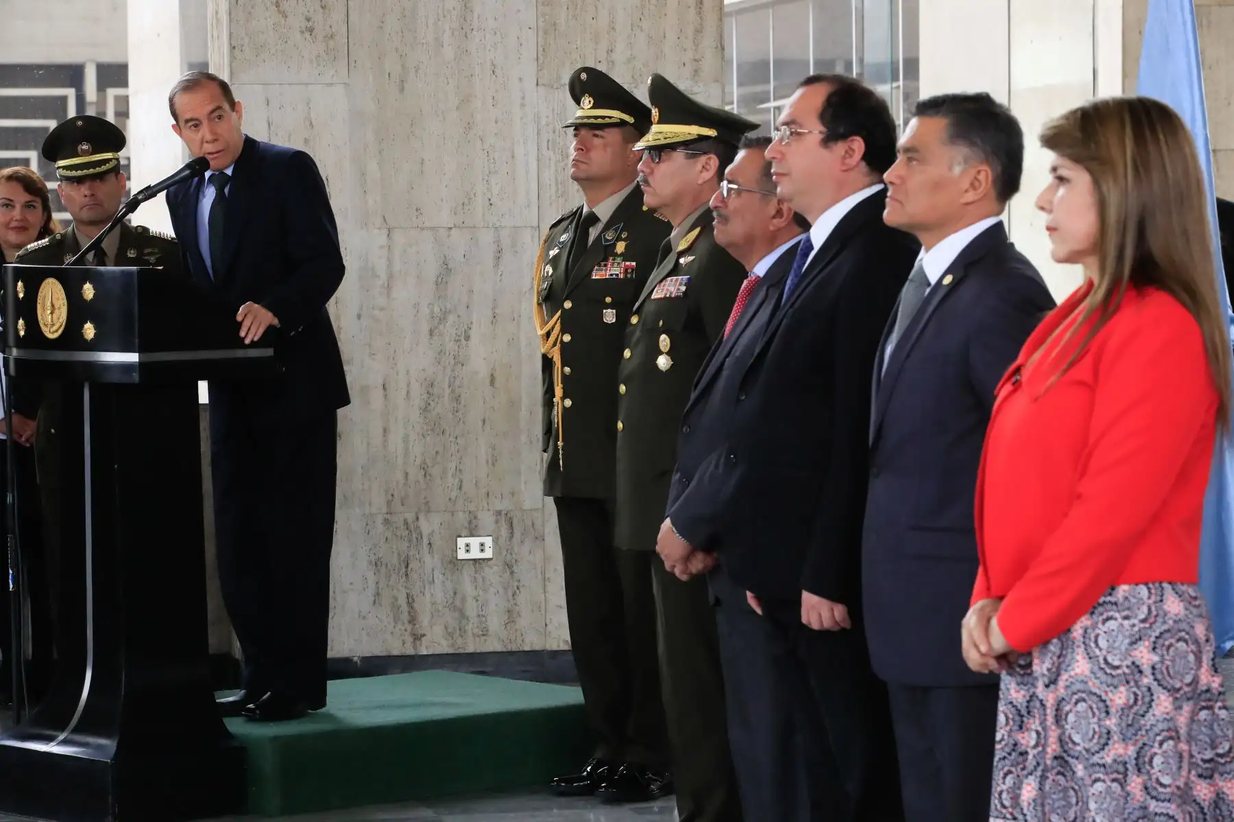 La ministra de Salud María Hinostroza y el ministro de Defensa Walter Martos presidieron ceremonia de graduación de soldados capacitados en salud pública en el Cuartel General del Ejército.      


Foto: Andina/Juan Carlos Guzmán Negrini