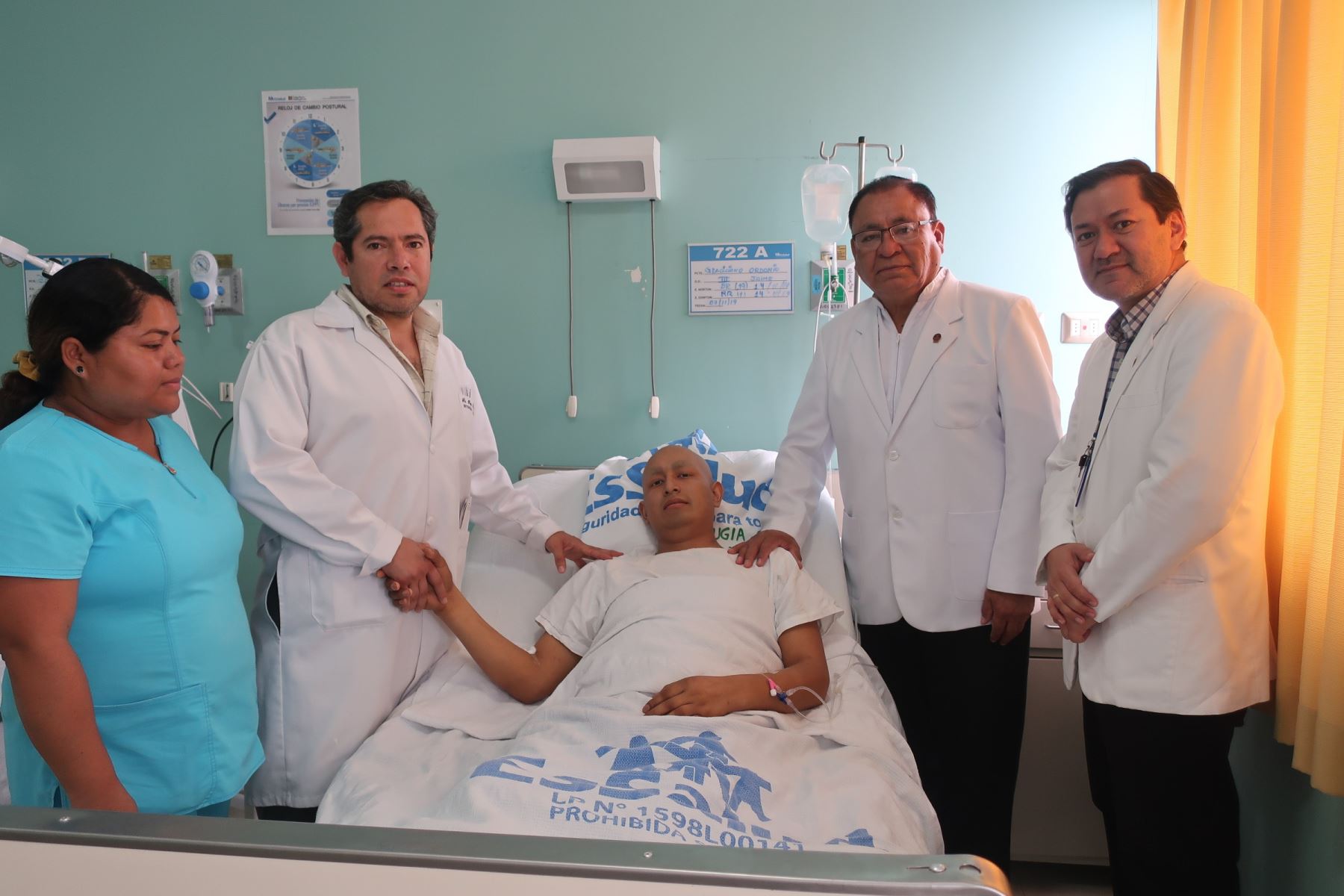 Médicos de EsSalud extirpan tumor y salvan pierna de estudiante en La Libertad.