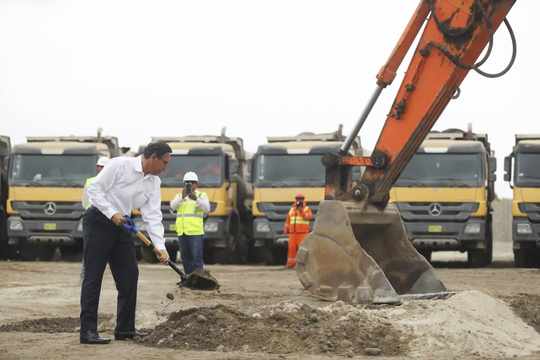 Presidente Vizcarra participa en el reinicio de obras de la segunda calzada entre San Andrés y Guadalupe. Foto: ANDINA/ Prensa Presidencia