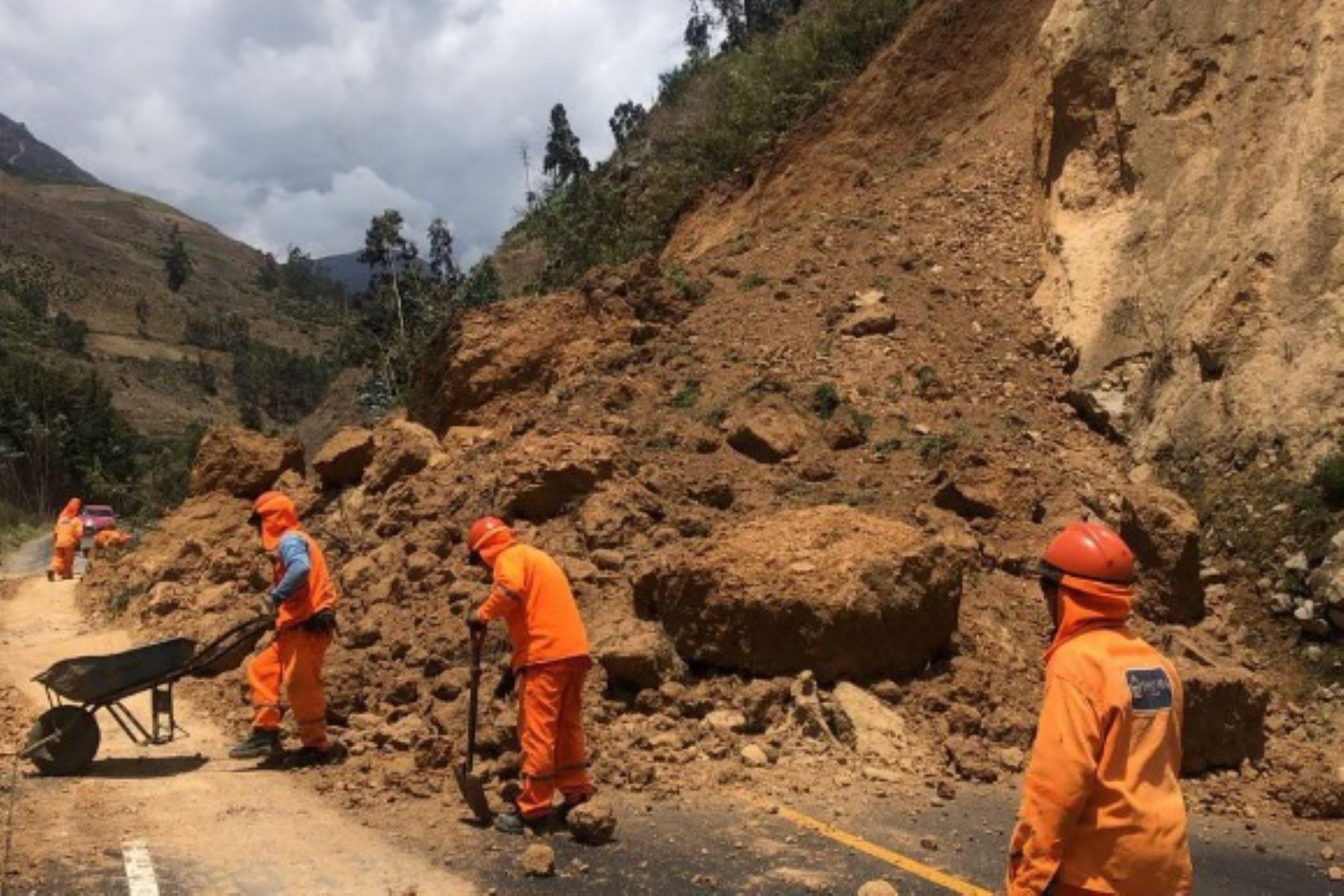 Derrumbes en Áncash afectan 30 metros lineales de carretera de acceso a Huaraz. ANDINA/Difusión