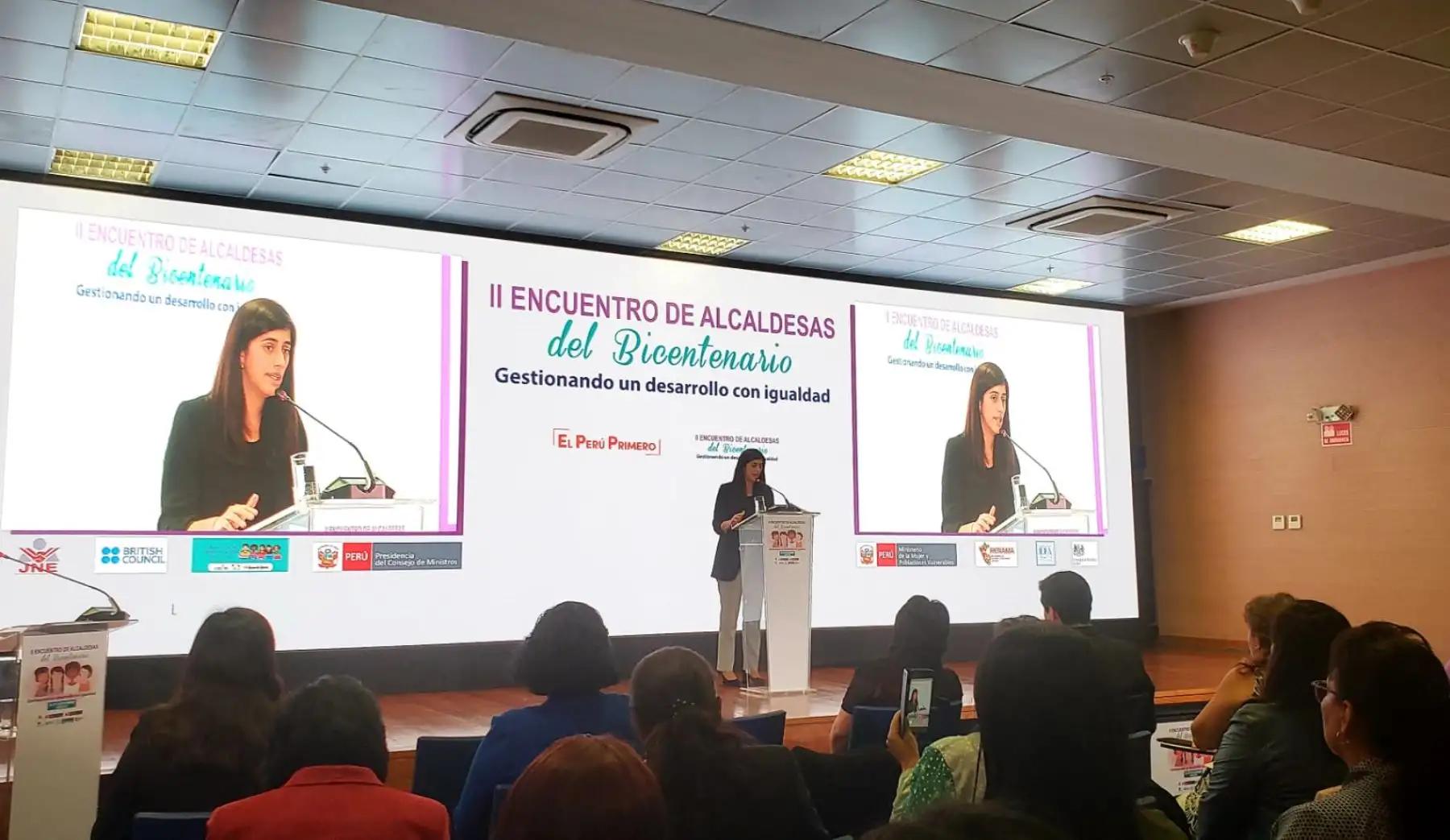 Ministra de Economía y Finanzas, María Antonieta Alva.