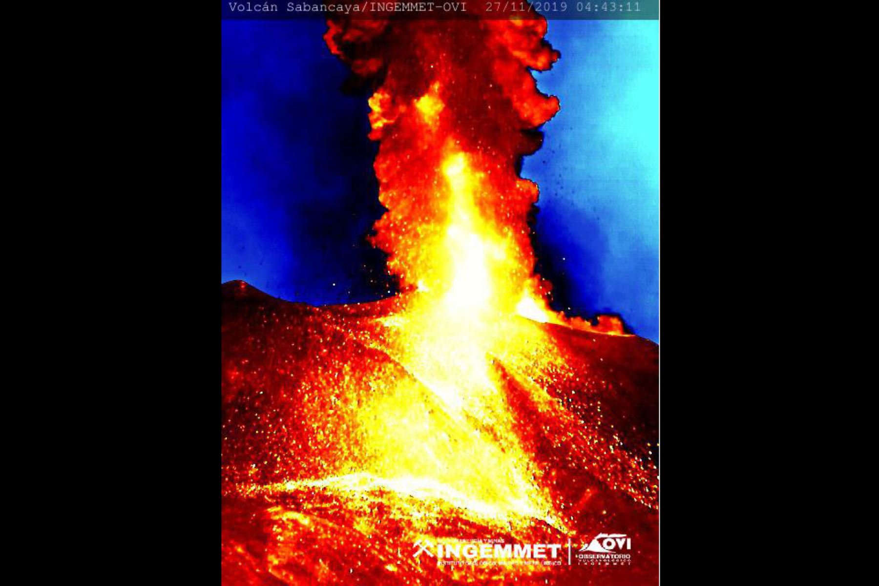 En las últimas 24 horas, el volcán Sabancaya tuvo 15 explosiones con una altura máxima de 2,700 metros sobre el cráter. Foto: Ingemmet