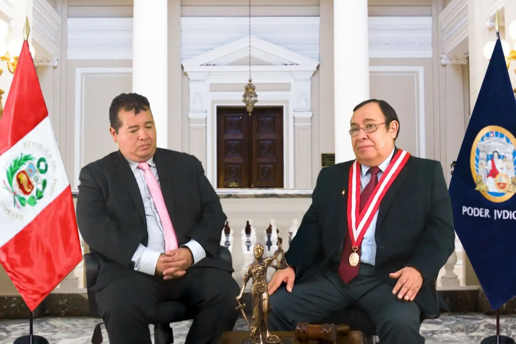 Penalista fue entrevistado en el programa Conociendo el Derecho Penal, que conduce el juez supremo Víctor Prado Saldarriaga. Foto: Poder Judicial