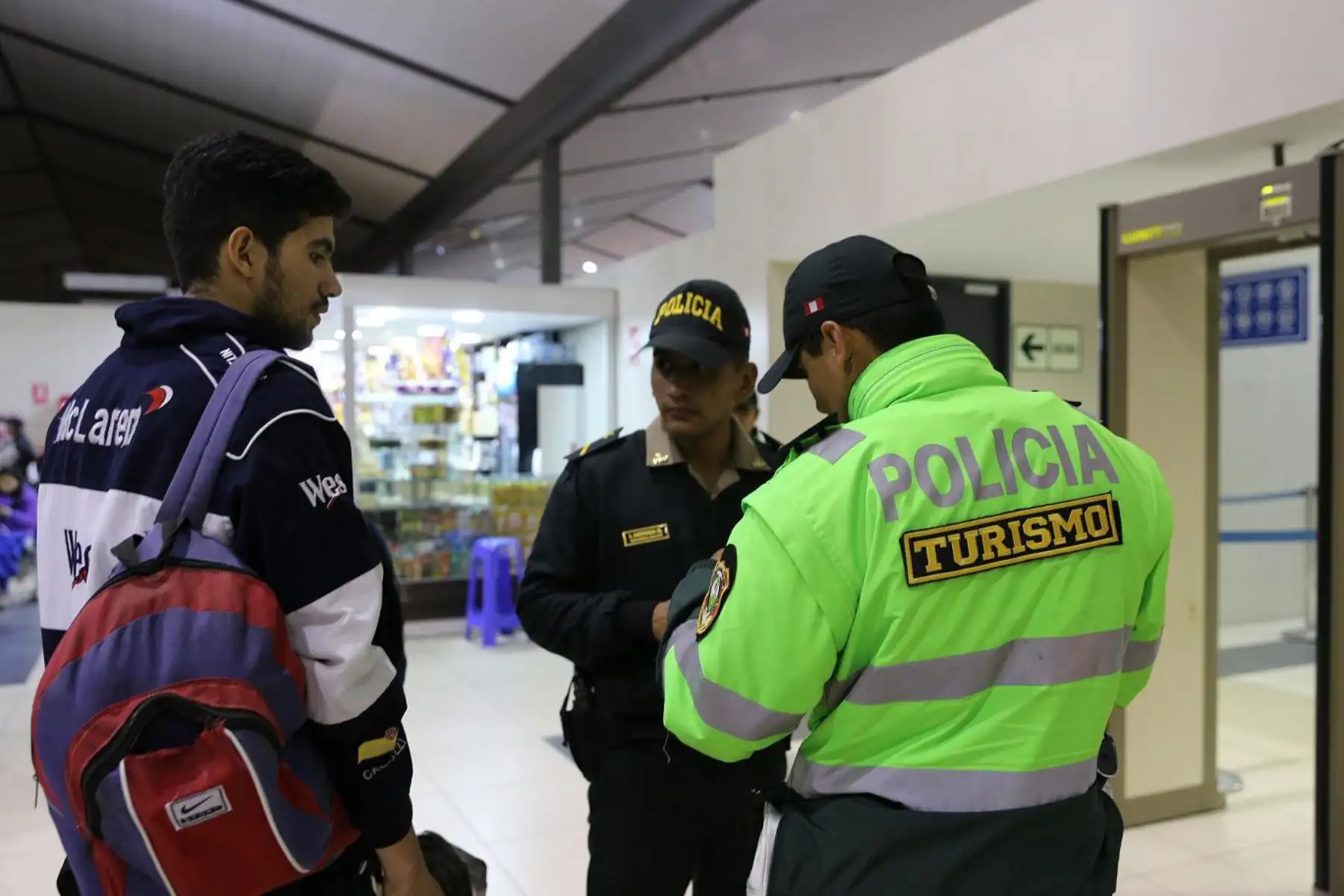 Durante operativos desplegados en cinco ciudades, como parte de la estrategia Turismo Seguro, se intervino a más de mil personas y 900 vehículos.