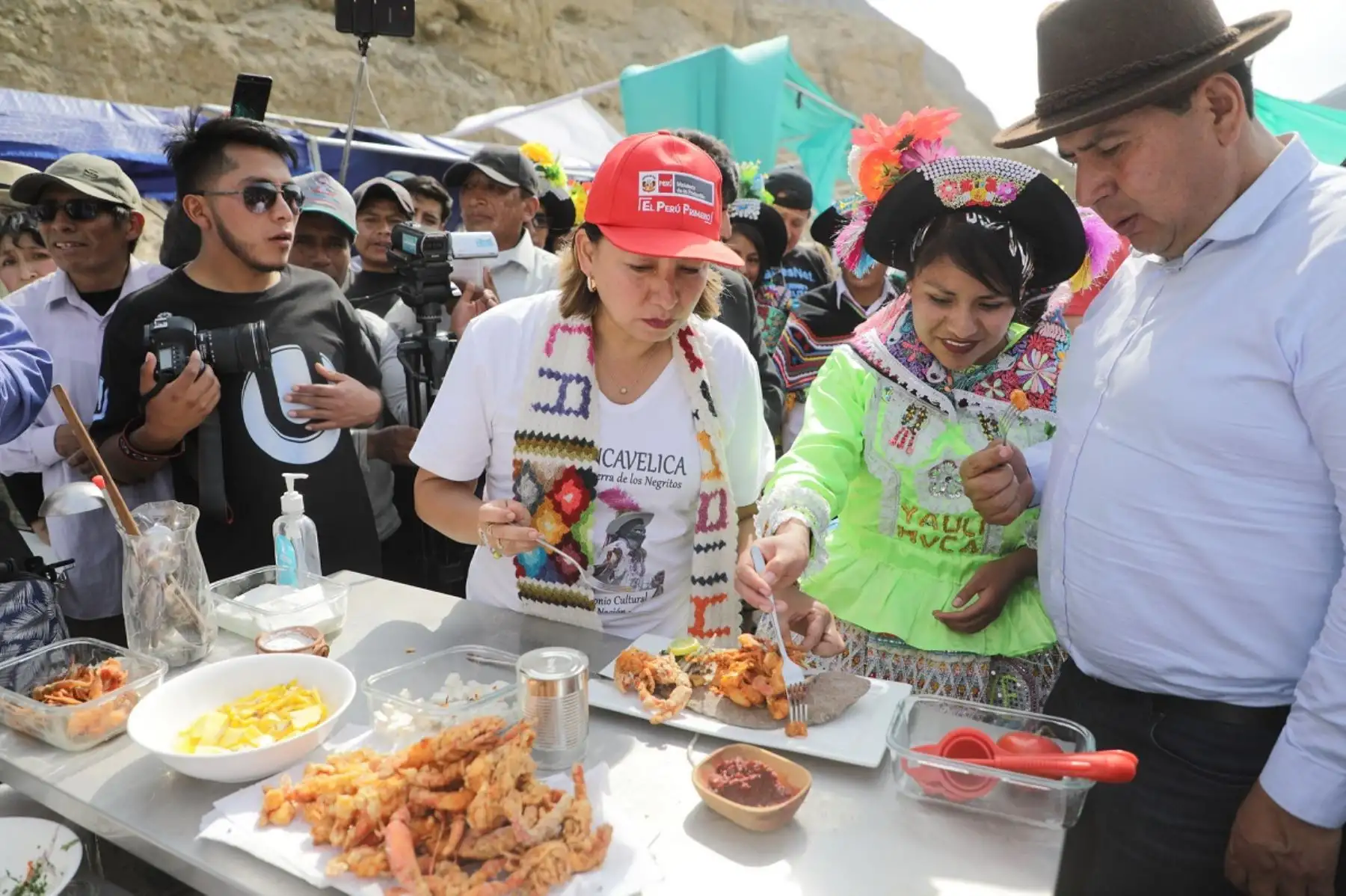 Ministra de la Producción, Rocío Barrios en Huancavelica. Foto: Cortesía.