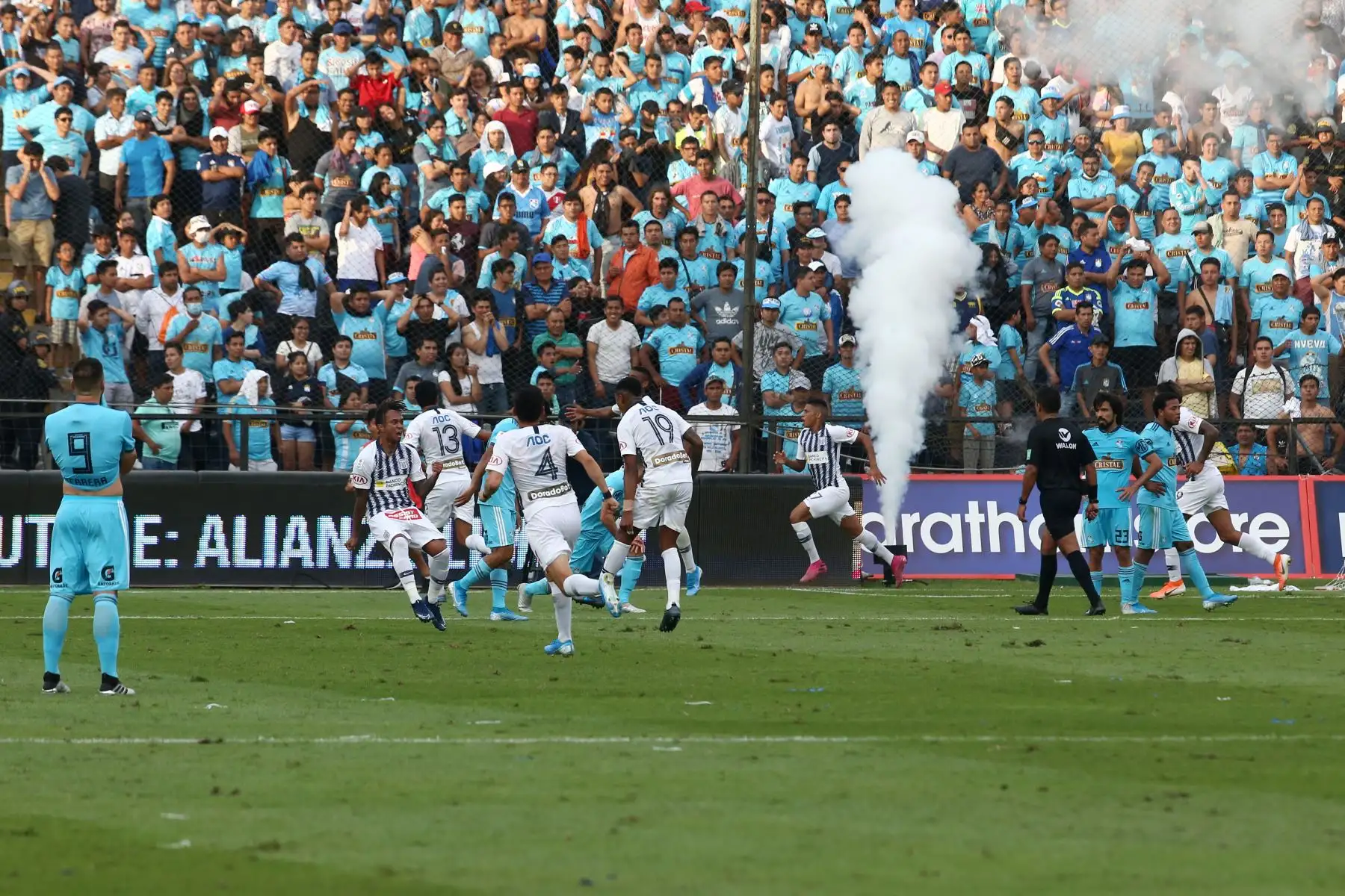 Alianza Lima derrotó 1-0 a Cristal por la semifinal de ida en Matute. Foto: ANDINA/Vidal Tarqui