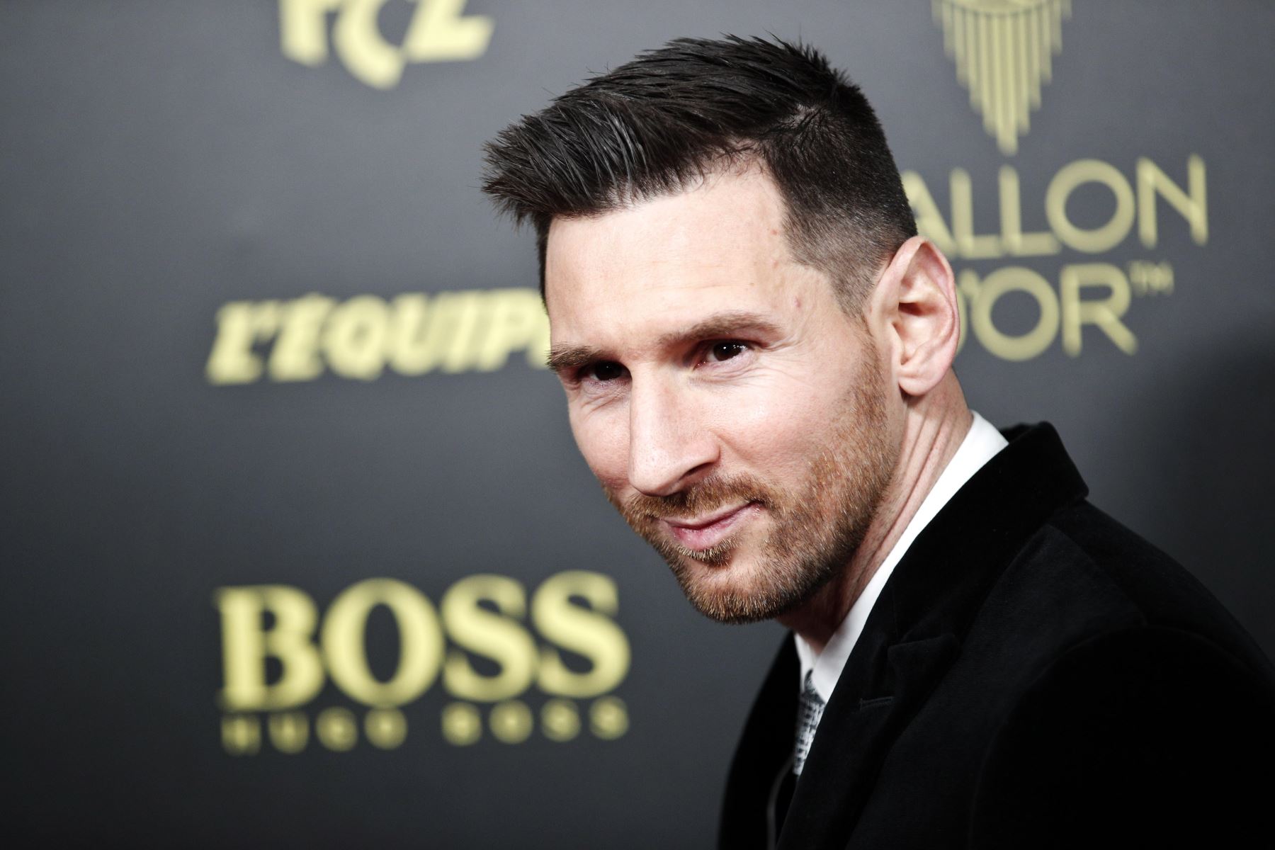 El delantero del Barcelona Lionel Messi llega al Teatro del Châtelet En París, Francia. Foto: EFE