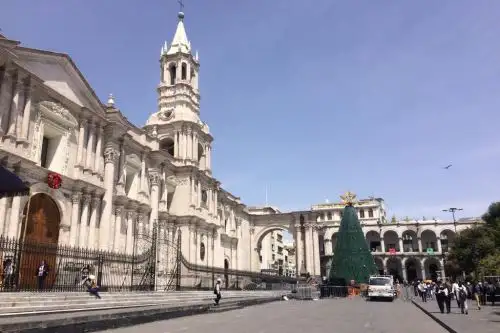 La Unesco declaró, en el 2000, Patrimonio Cultural de la Humanidad al centro histórico de la ciudad de Arequipa, que tiene 500 casonas coloniales.