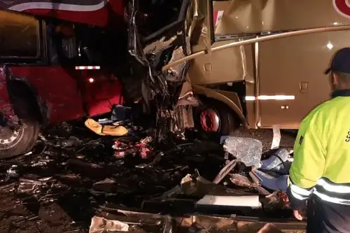 Choque de dos buses interprovinciales deja tres muertos en La Libertad. Accidente ocurrió en la Panamericana Norte.