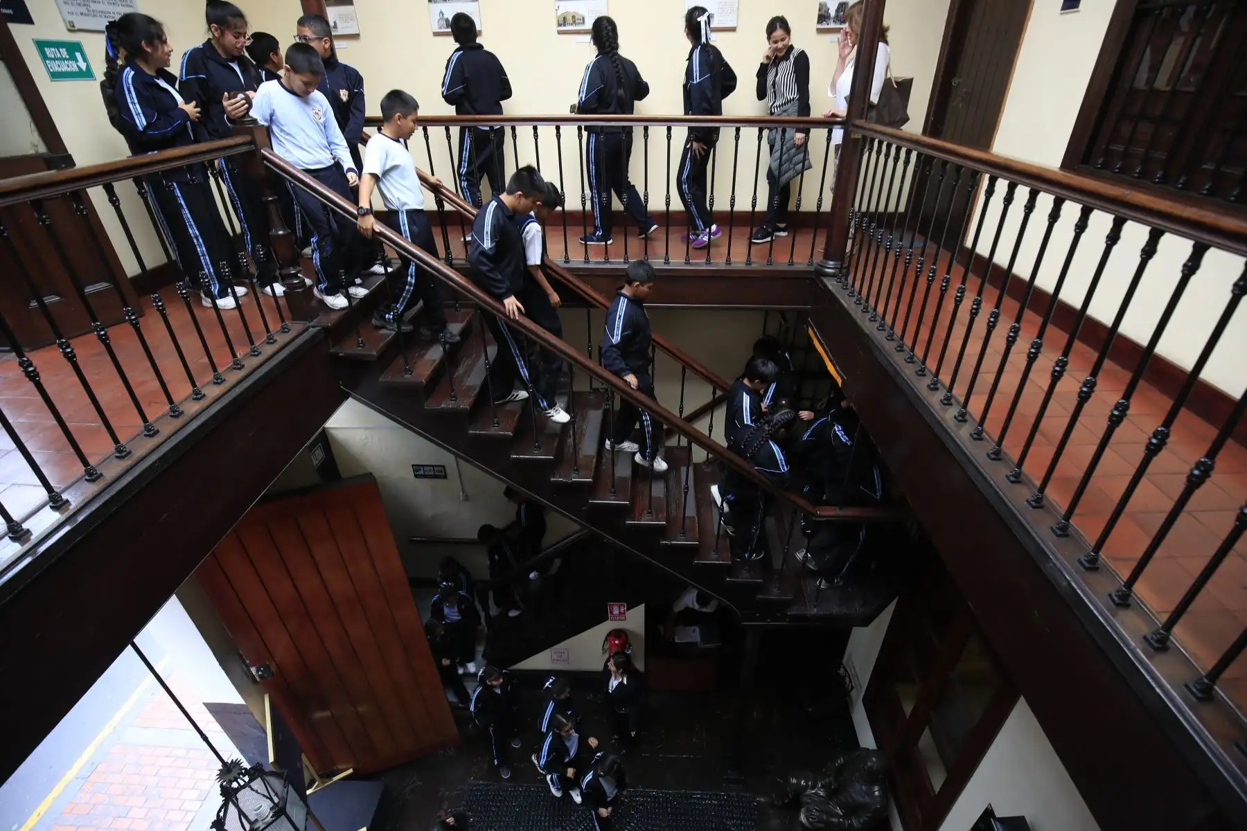 Recorrido para escolares organizado por el Ministerio de Defensa en la Casa Museo Miguel Grau.

Foto: ANDINA / Juan Carlos Guzmán Negrini
