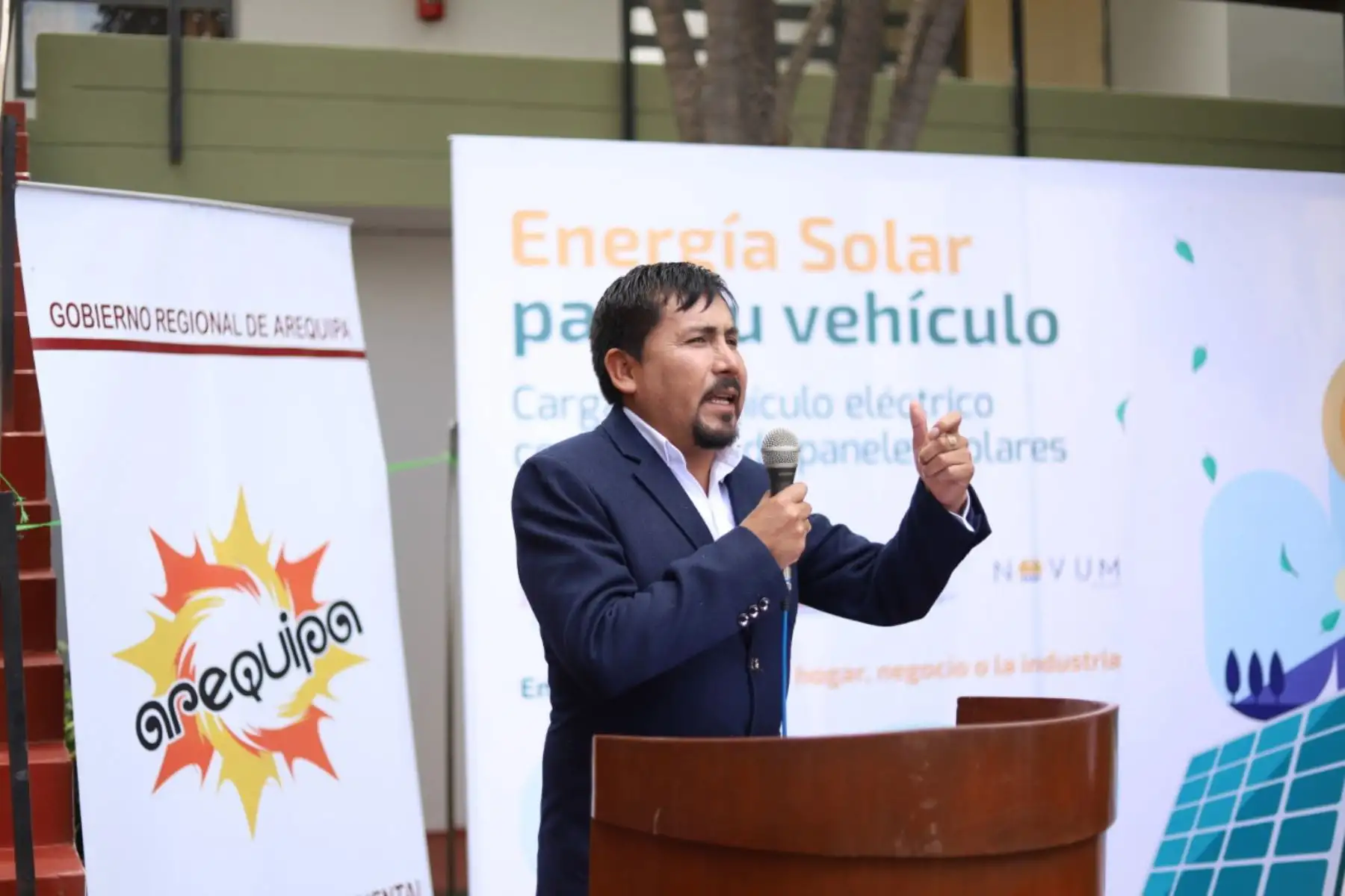 El gobernador regional de Arequipa, Elmer Cáceres Llica, deberá pagar una multa de S/ 6,450. Foto: ANDINA/Difusión