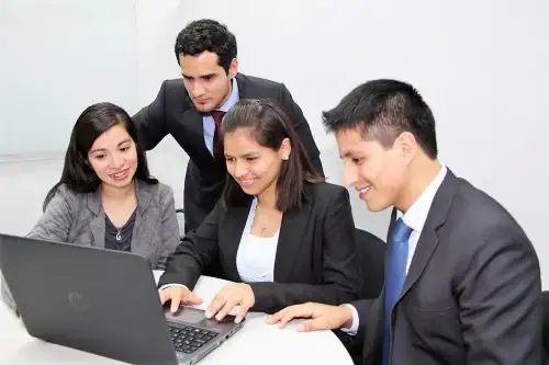 Foto: Trabajadores informáticos.
