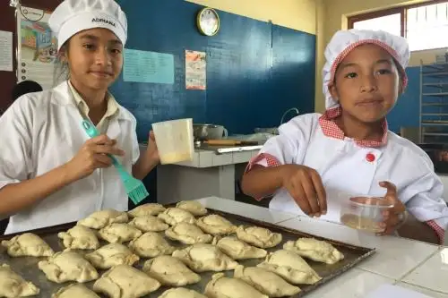 Elaboran empanadas de sangrecita para combatir la anemia infantil en colegio de Casma, región Áncash. ANDINA/Difusión