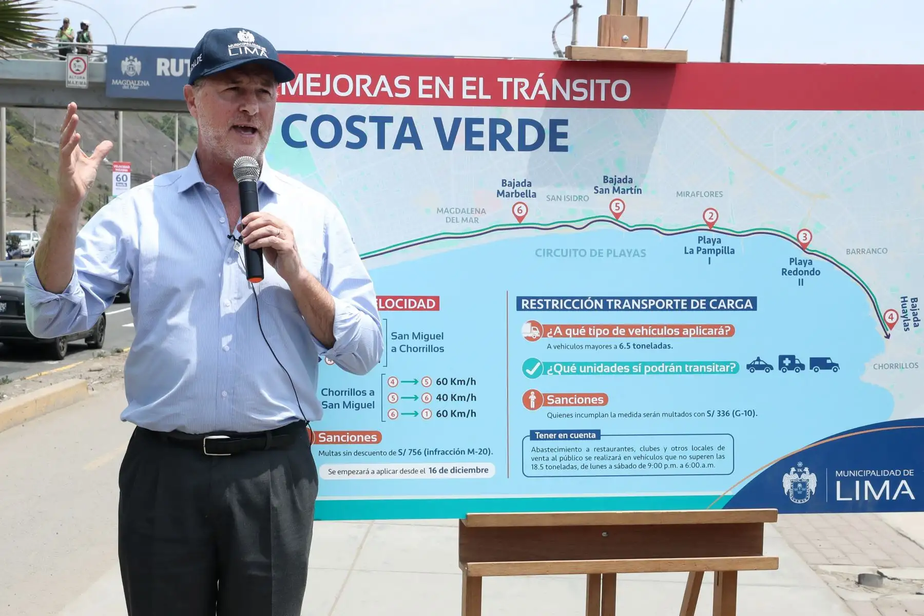 El alcalde de Lima, Jorge Muñoz, informa las nuevas medidas de gestión de tránsito en la Costa Verde, entre ellas la fiscalización de velocidad a través de cinemómetros. Foto: ANDINA/Melina Mejía