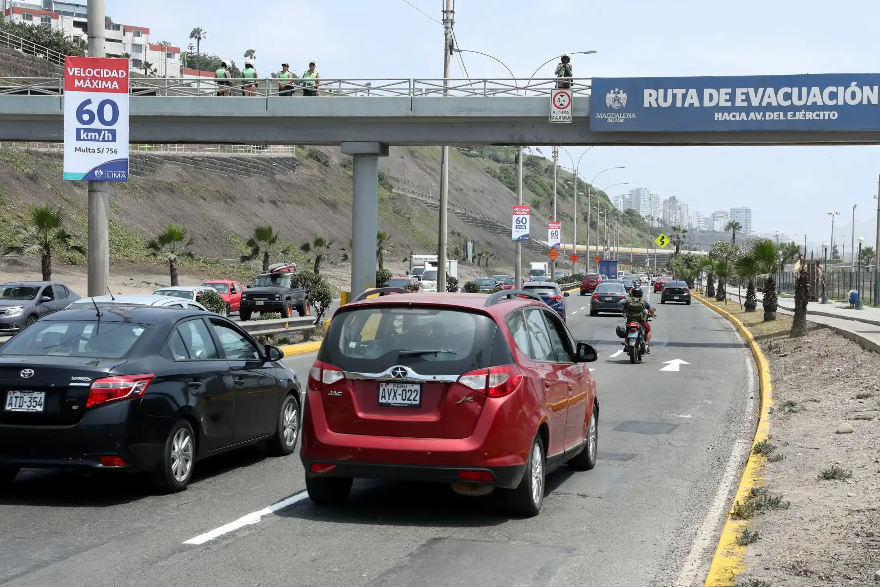 El alcalde de Lima, Jorge Muñoz, informa las nuevas medidas de gestión de tránsito en la Costa Verde, entre ellas la fiscalización de velocidad a través de cinemómetros. Foto: ANDINA/Melina Mejía