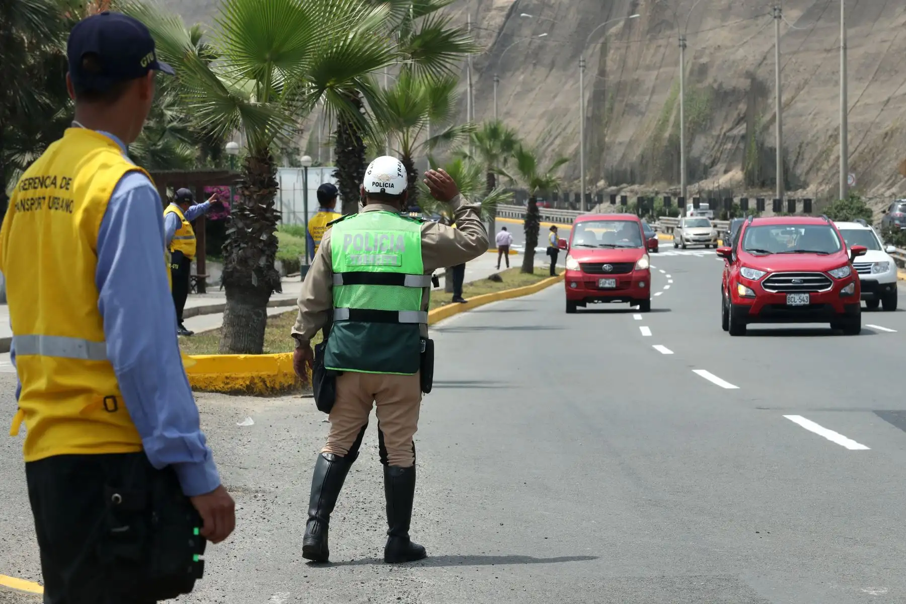 El alcalde de Lima, Jorge Muñoz, informa las nuevas medidas de gestión de tránsito en la Costa Verde, entre ellas la fiscalización de velocidad a través de cinemómetros. Foto: ANDINA/Melina Mejía