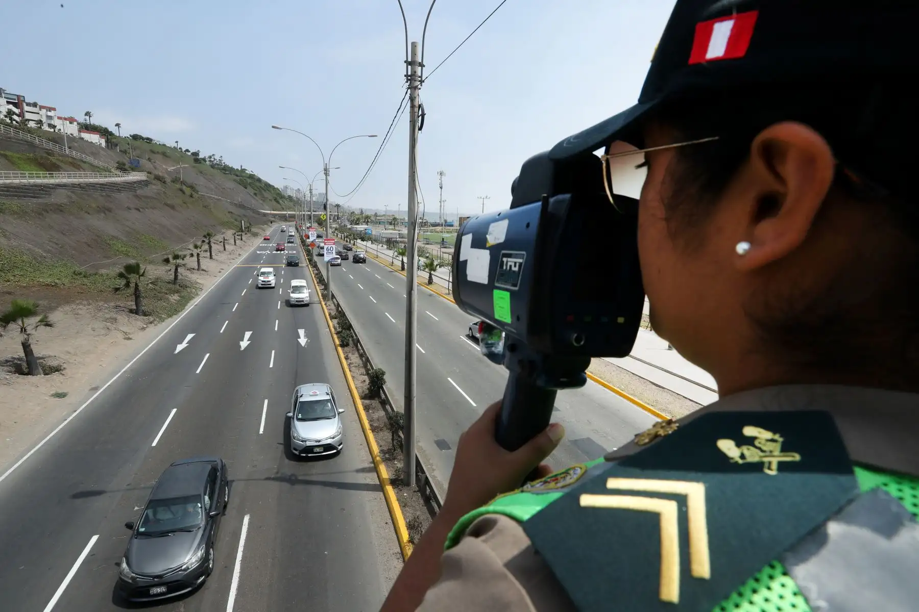 El alcalde de Lima, Jorge Muñoz, informa las nuevas medidas de gestión de tránsito en la Costa Verde, entre ellas la fiscalización de velocidad a través de cinemómetros. Foto: ANDINA/Melina Mejía