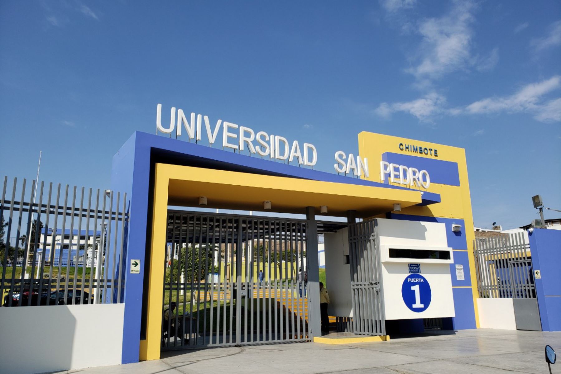 La Universidad San Pedro atiende a más de 19,000 estudiantes en su sede principal ubicada en la ciudad de Chimbote (Áncash) y cuatro filiales autorizadas.