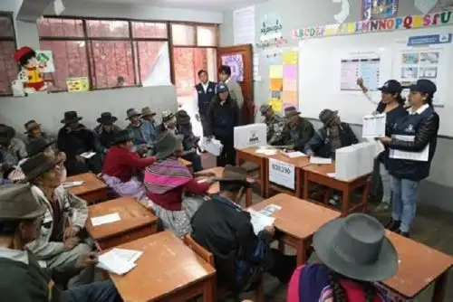 En el Perú se hablan 48 lenguas indígenas u originarias; 4 andinas y 44 amazónicas
