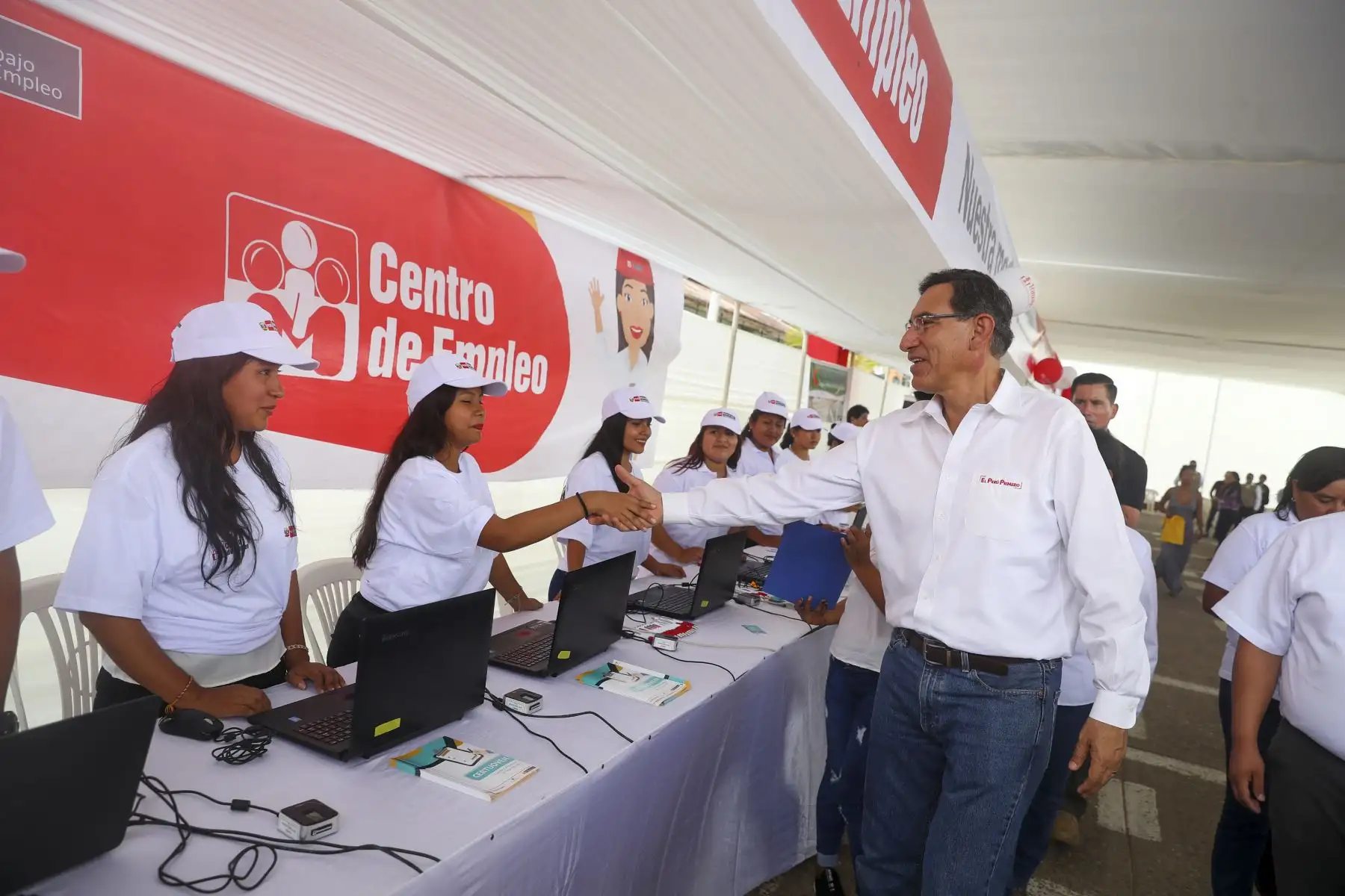En Madre de Dios, el Jefe de Estado participa en la ceremonia de inicio de obras de proyectos de infraestructura básica del programa Trabaja Perú. Foto: ANDINA/ Prensa Presidencia