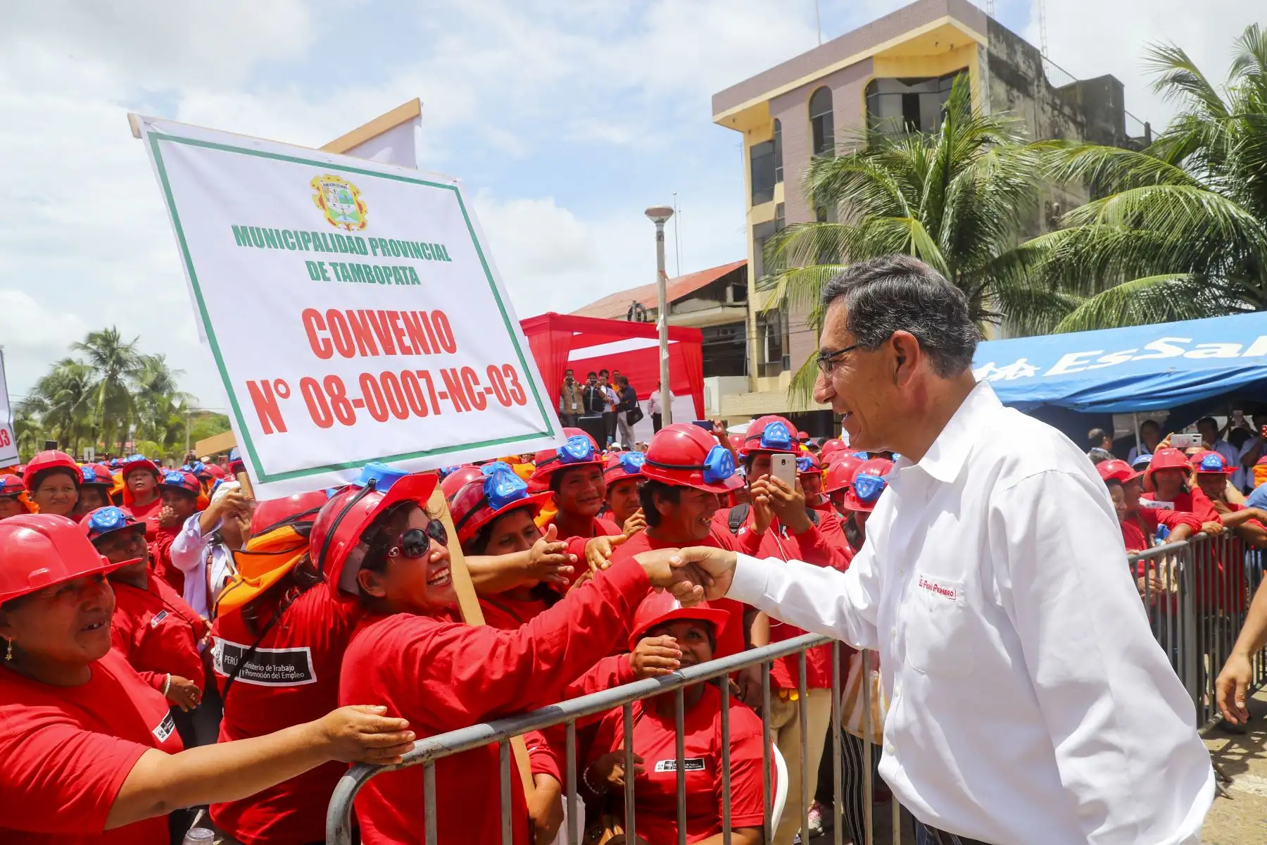 En Madre de Dios, el Jefe de Estado participa en la ceremonia de inicio de obras de proyectos de infraestructura básica del programa Trabaja Perú. Foto: ANDINA/ Prensa Presidencia