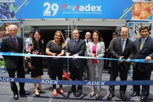 Directivos de Adex en corte de cinta en 29 Feriadex. Foto: Cortesía.