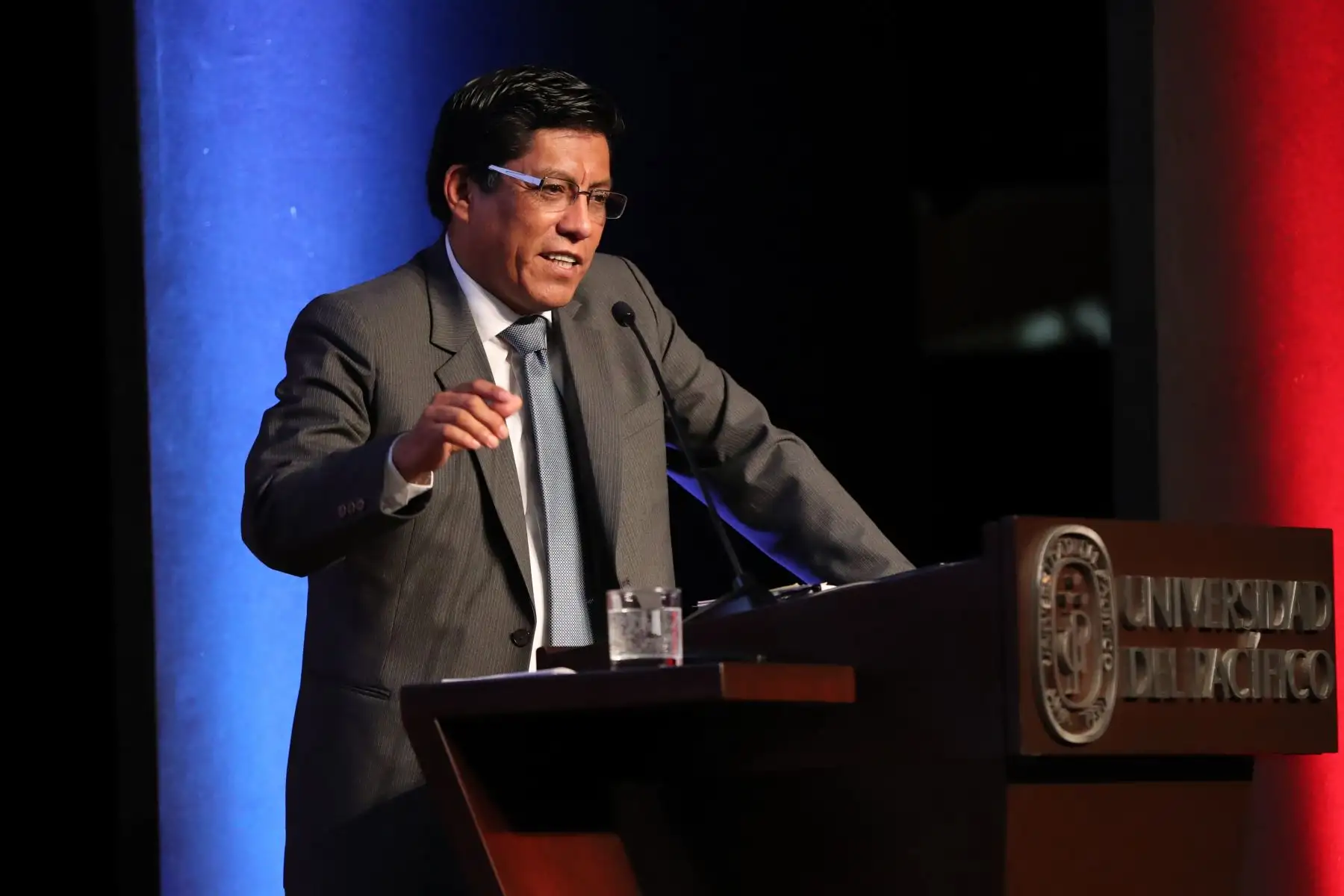 En el marco de la presentación de la “XI Encuesta Nacional sobre percepciones de la corrupción en el Perú 2019”, el titular de la PCM, Vicente Zeballos
,en calidad de presidente de la Comisión de Alto Nivel Anticorrupción, inauguró la Semana De La Integridad.
foto: PCM