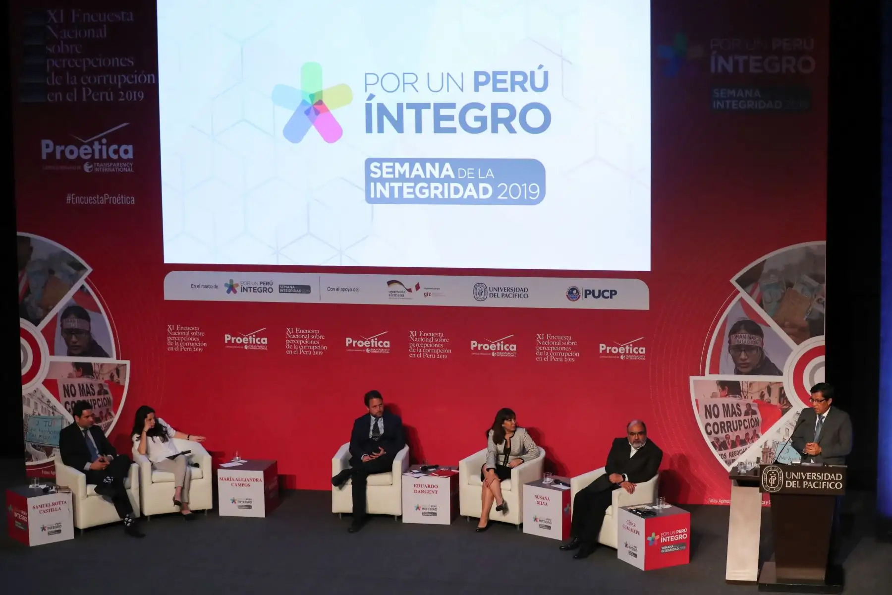 En el marco de la presentación de la “XI Encuesta Nacional sobre percepciones de la corrupción en el Perú 2019”, el titular de la PCM, Vicente Zeballos
,en calidad de presidente de la Comisión de Alto Nivel Anticorrupción, inauguró la Semana De La Integridad.
foto: PCM