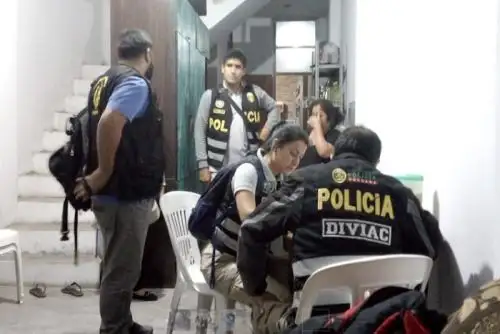 Durante el operativo policial se capturaron a seis personas que presuntamente integrarían la banda delincuencial Los Compadres, a la cual se le sindica el asesinato de hasta seis personas, entre ellos la del suboficial PNP Joel Vásquez Gutierrez, ocurrido el 17 junio de este año.