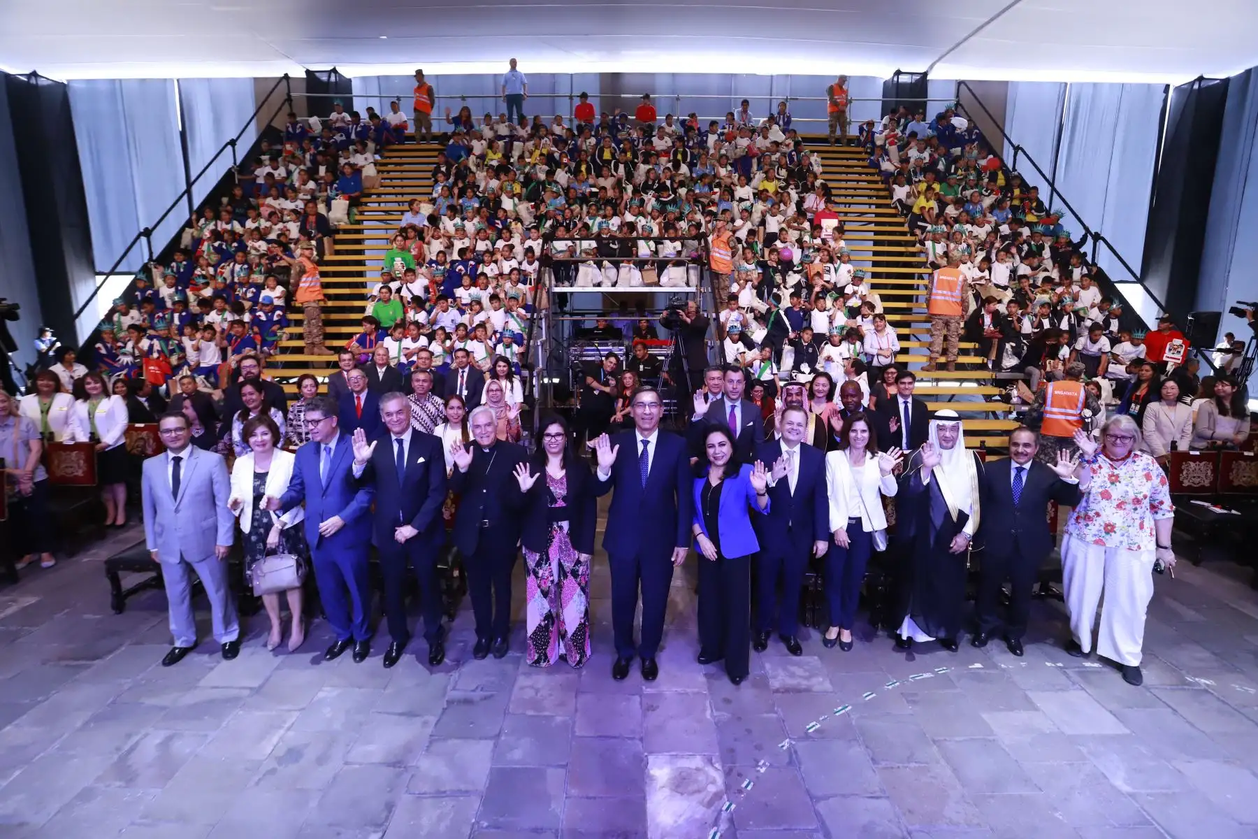 El presidente Martín Vizcarra participó en la Feria multisectorial "Mundo de ilusiones", iniciativa que promueve cultura, conocimiento y el desarrollo de valores.
Foto :ANDINA/Prensa Presidencia